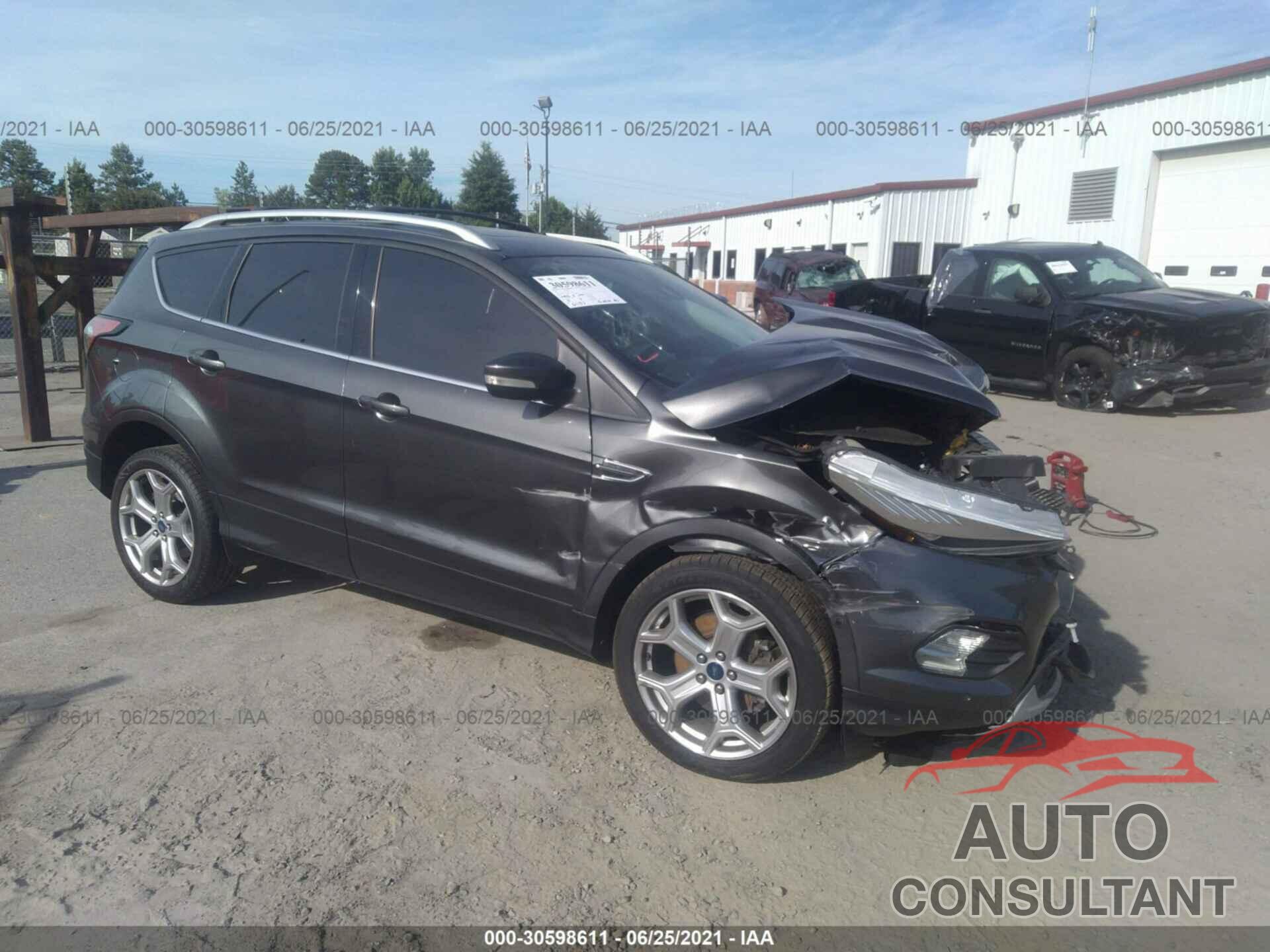 FORD ESCAPE 2017 - 1FMCU9J93HUD55702