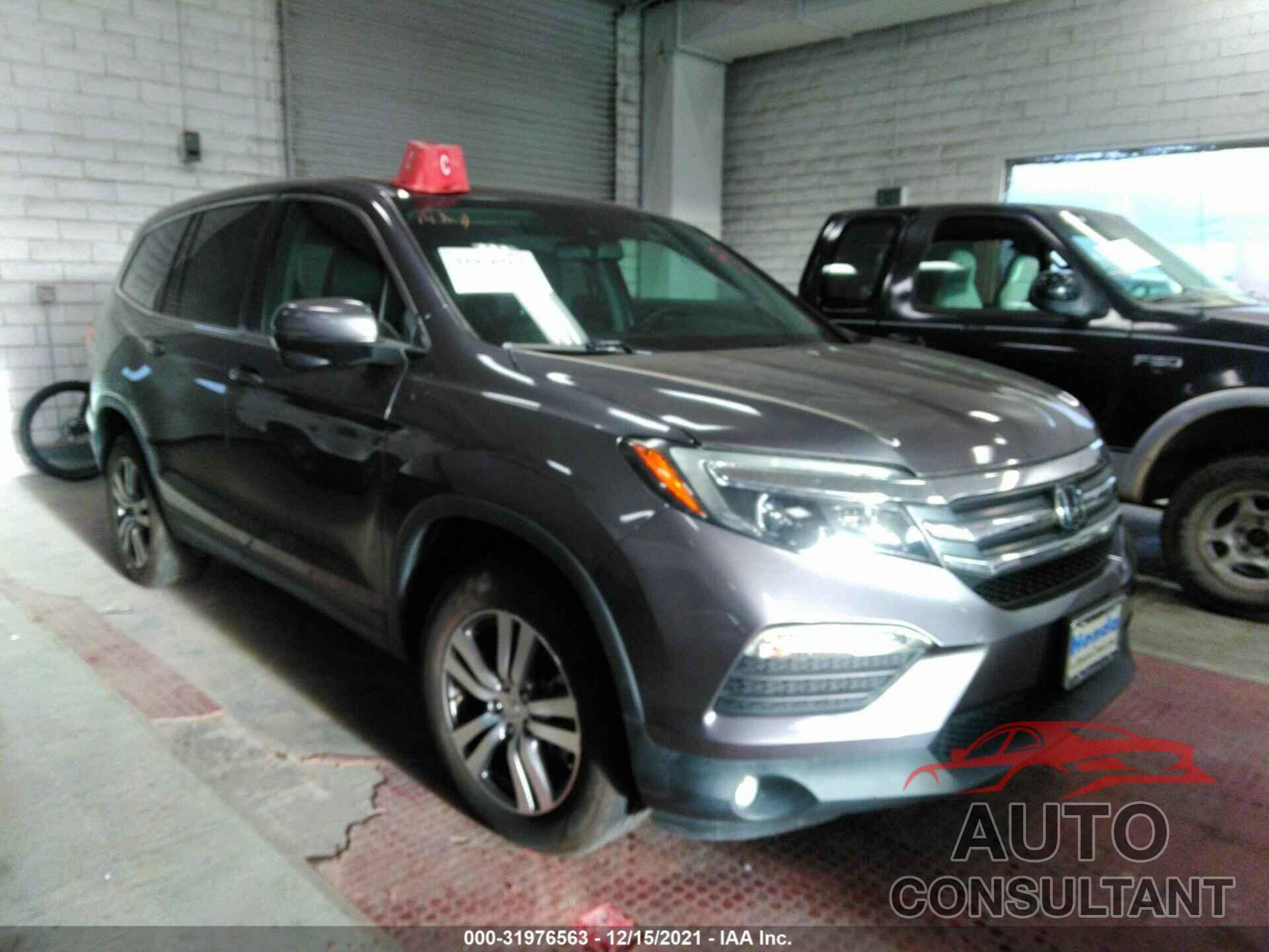 HONDA PILOT 2017 - 5FNYF6H64HB075794