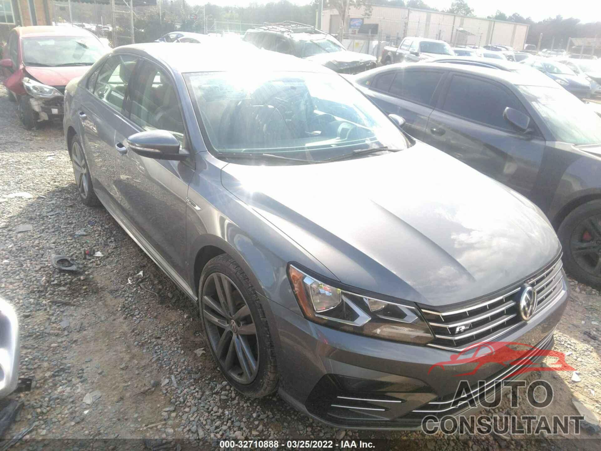 VOLKSWAGEN PASSAT 2018 - 1VWAA7A33JC019450