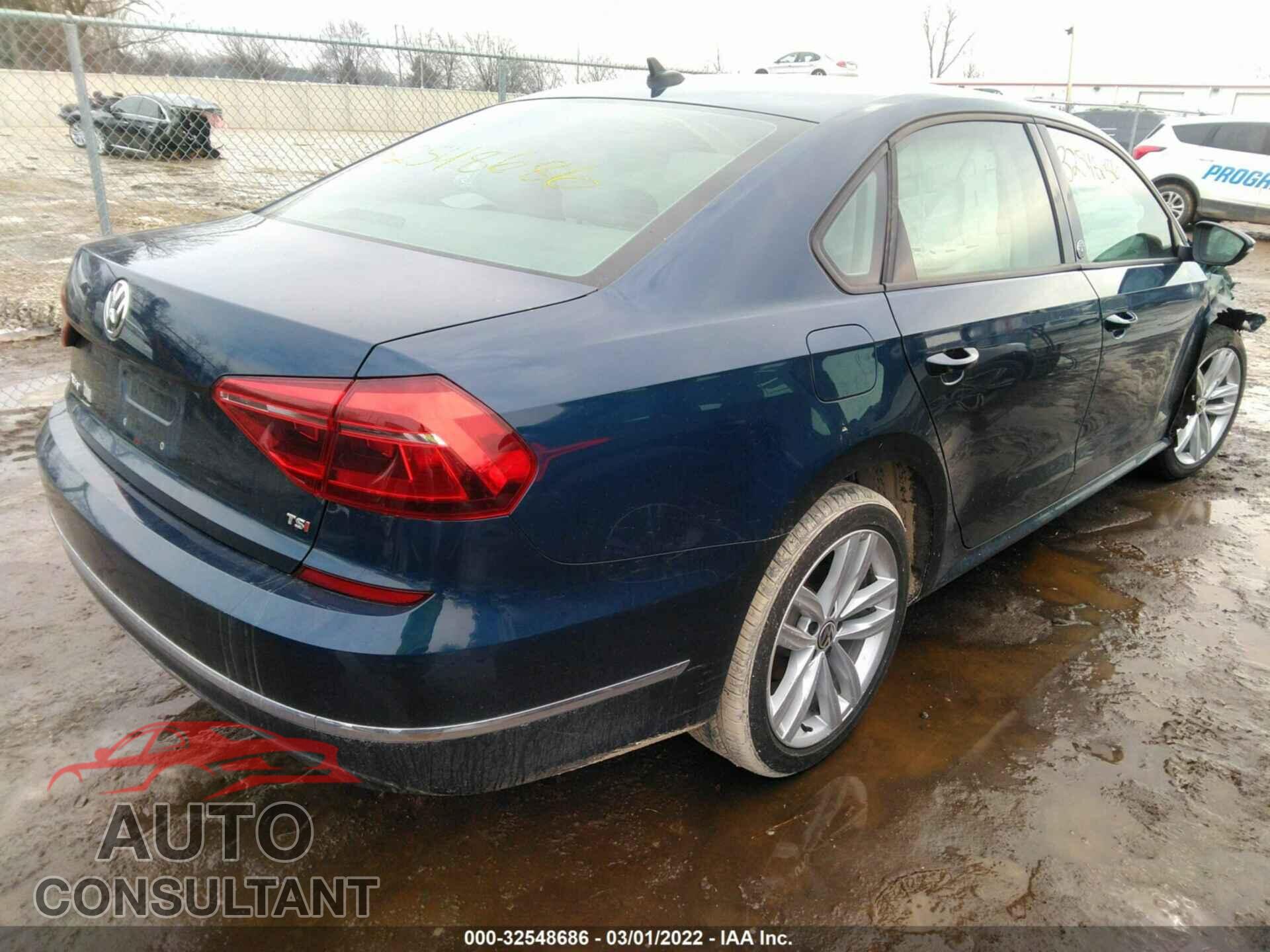 VOLKSWAGEN PASSAT 2019 - 1VWLA7A31KC006092