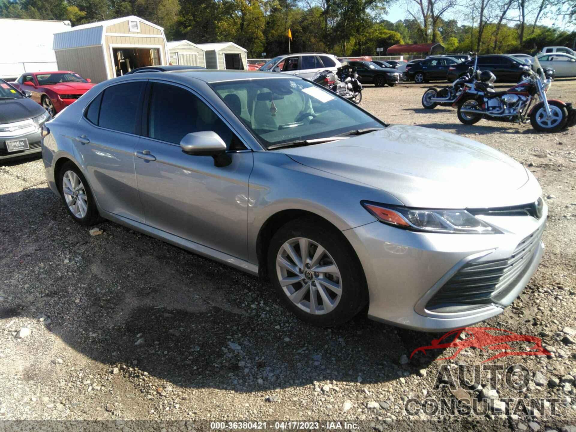 TOYOTA CAMRY 2022 - 4T1C11AK9NU704600