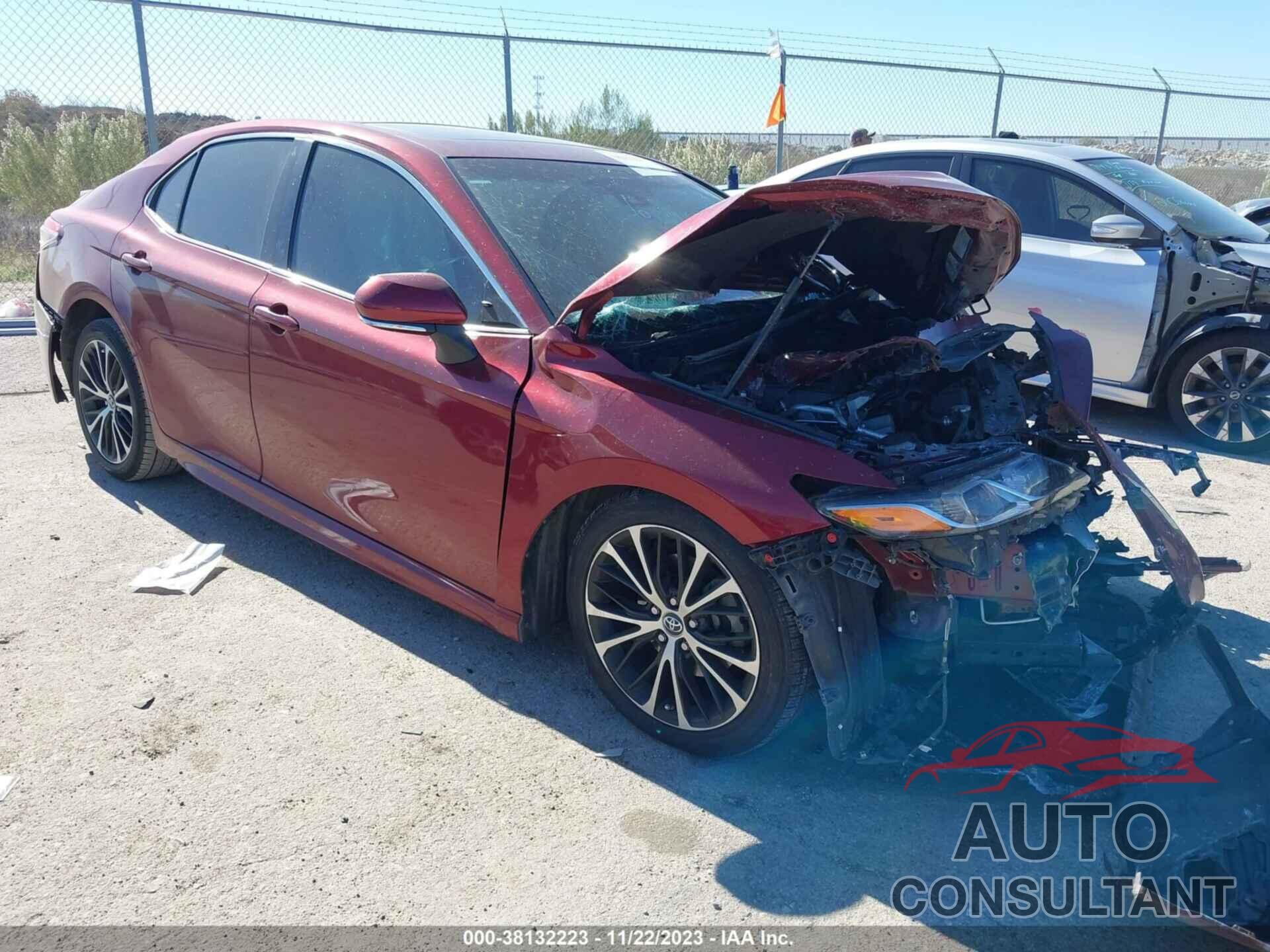 TOYOTA CAMRY 2018 - 4T1B11HK0JU511389
