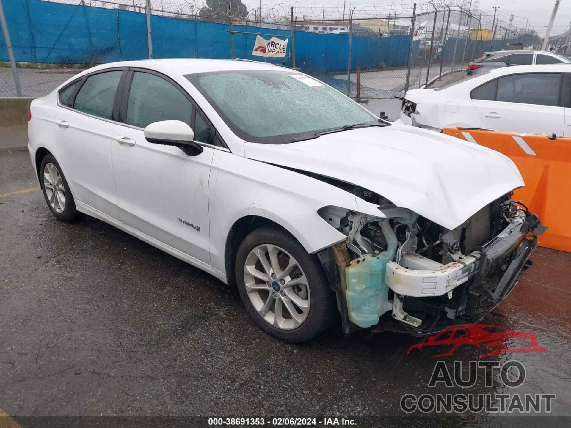 FORD FUSION HYBRID 2019 - 3FA6P0LU1KR141236