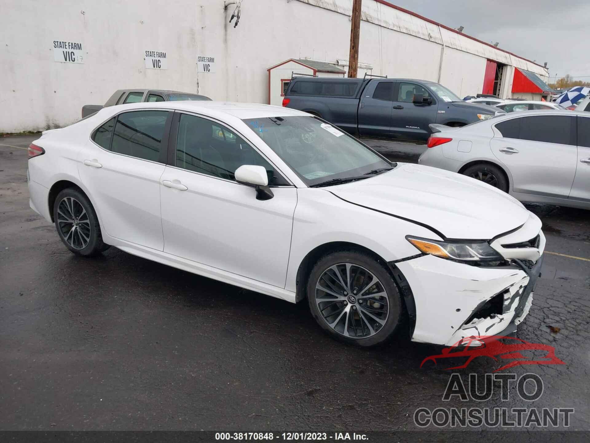 TOYOTA CAMRY 2018 - 4T1B11HKXJU072198