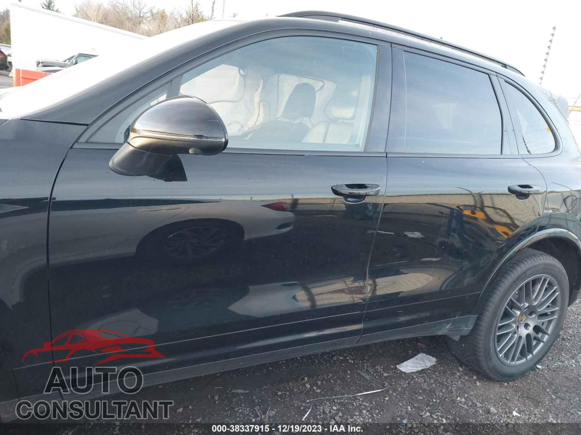 PORSCHE CAYENNE 2017 - WP1AA2A26HKA82554