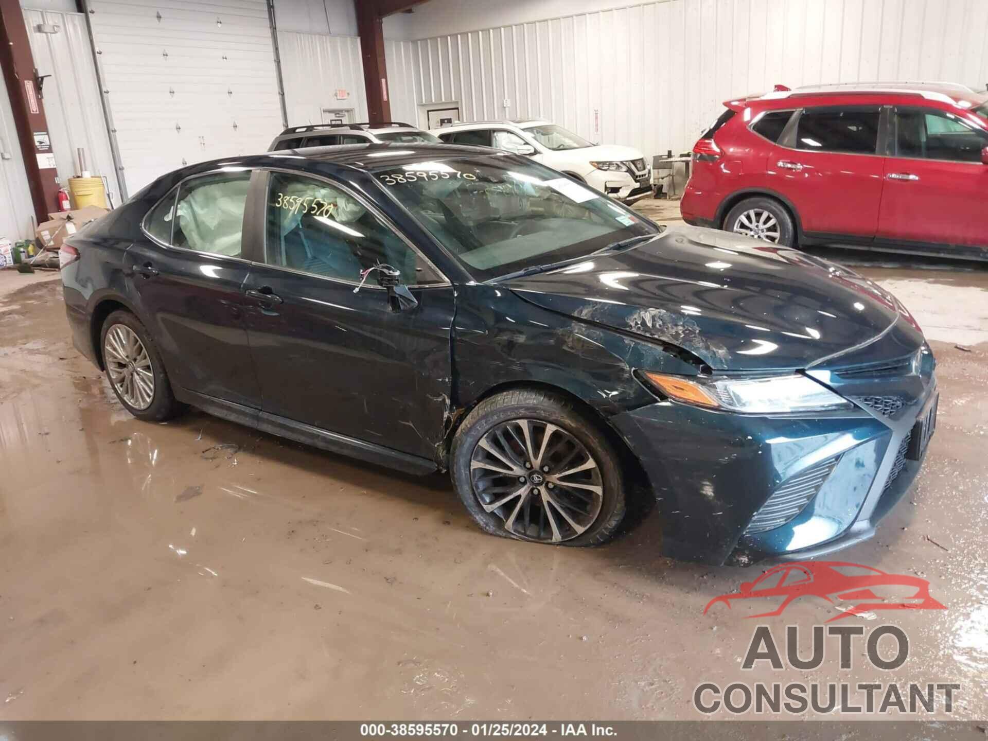 TOYOTA CAMRY 2018 - 4T1B11HK2JU527660