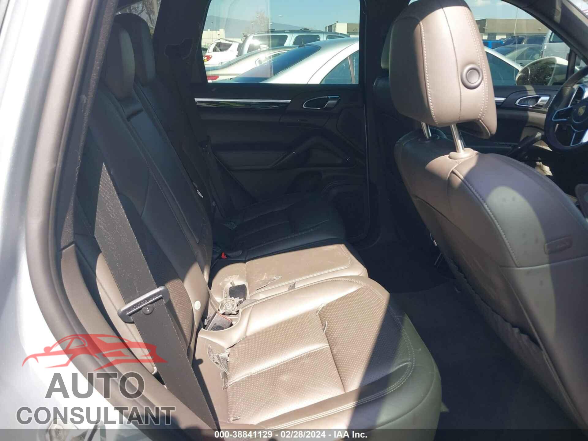 PORSCHE CAYENNE 2017 - WP1AA2A26HKA80352