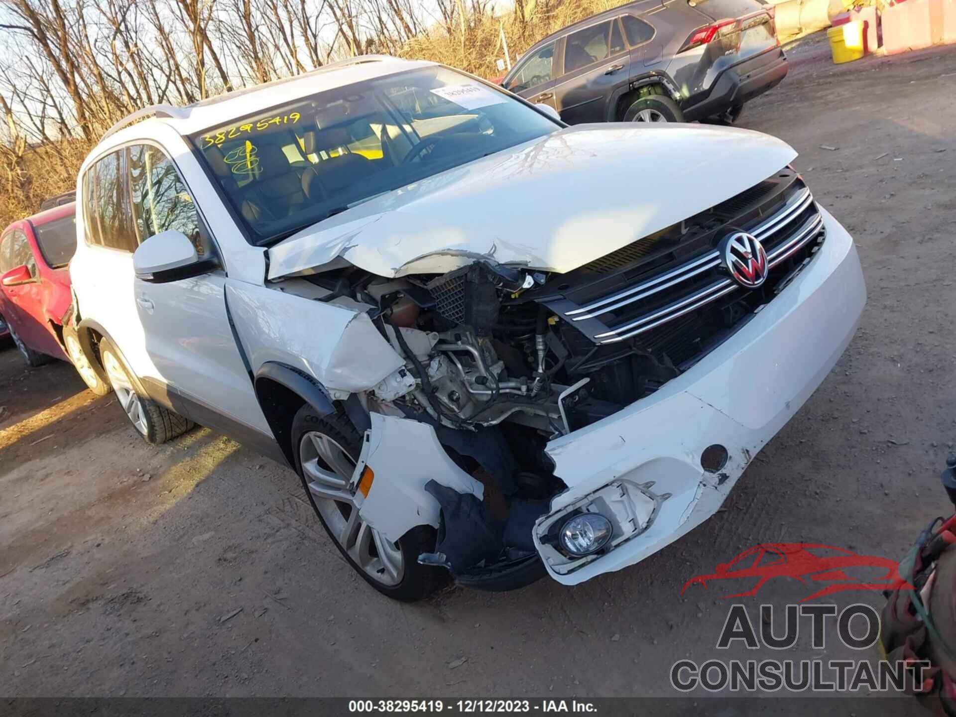 VOLKSWAGEN TIGUAN 2016 - WVGBV7AX6GW600295