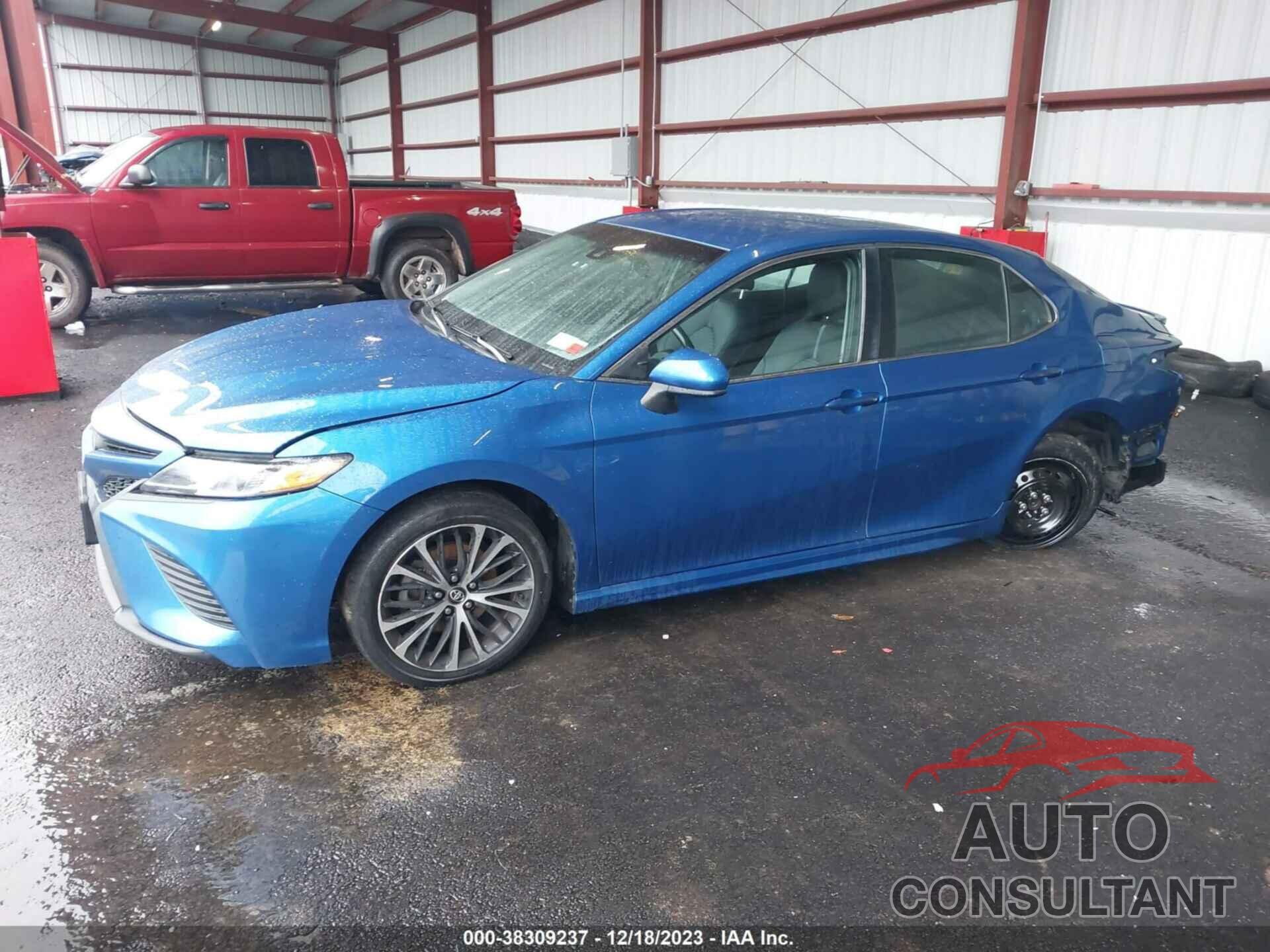 TOYOTA CAMRY 2018 - 4T1B11HK7JU044732