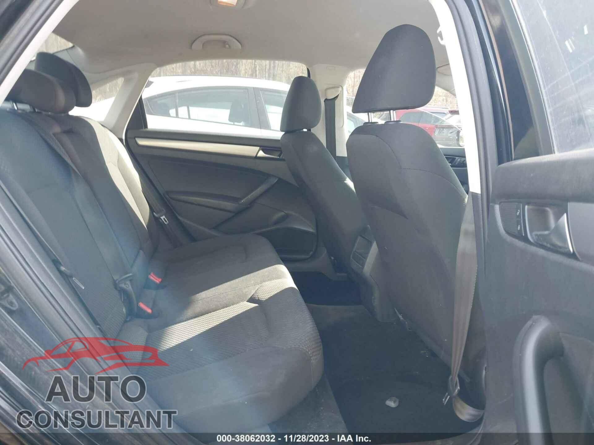 VOLKSWAGEN PASSAT 2015 - 1VWAT7A36FC071771