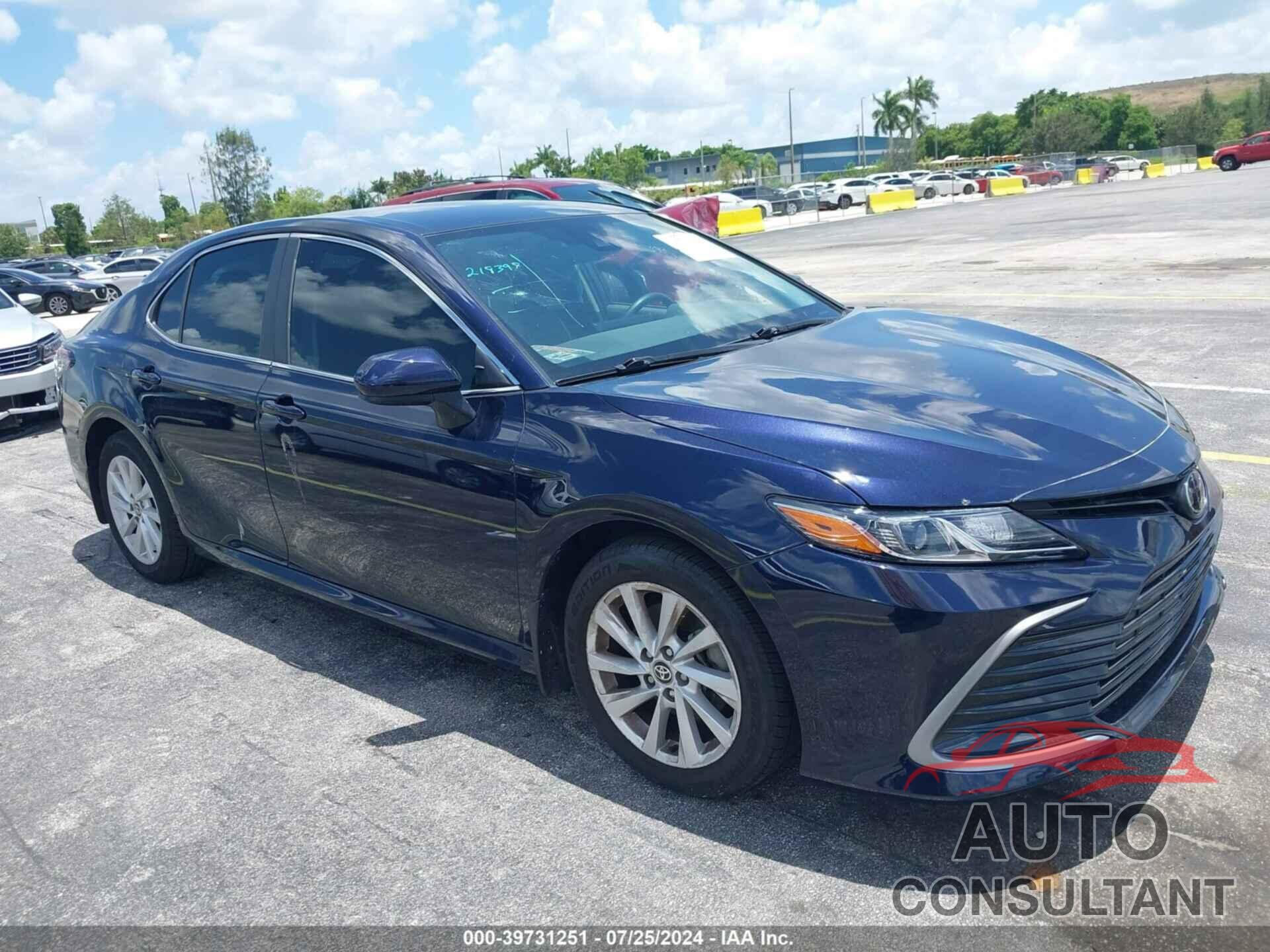 TOYOTA CAMRY 2022 - 4T1C11AK1NU649415