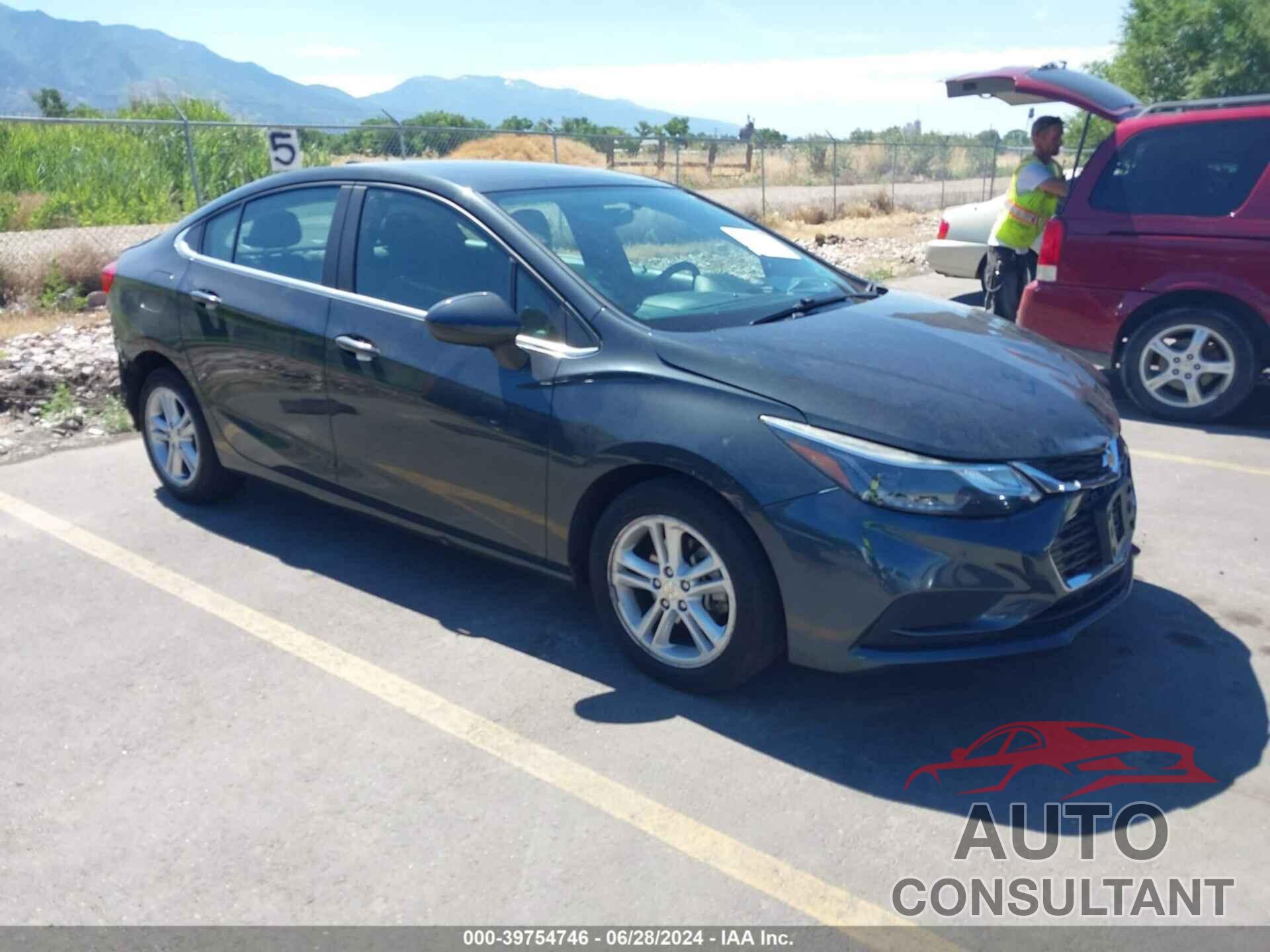 CHEVROLET CRUZE 2018 - 1G1BE5SM3J7192653