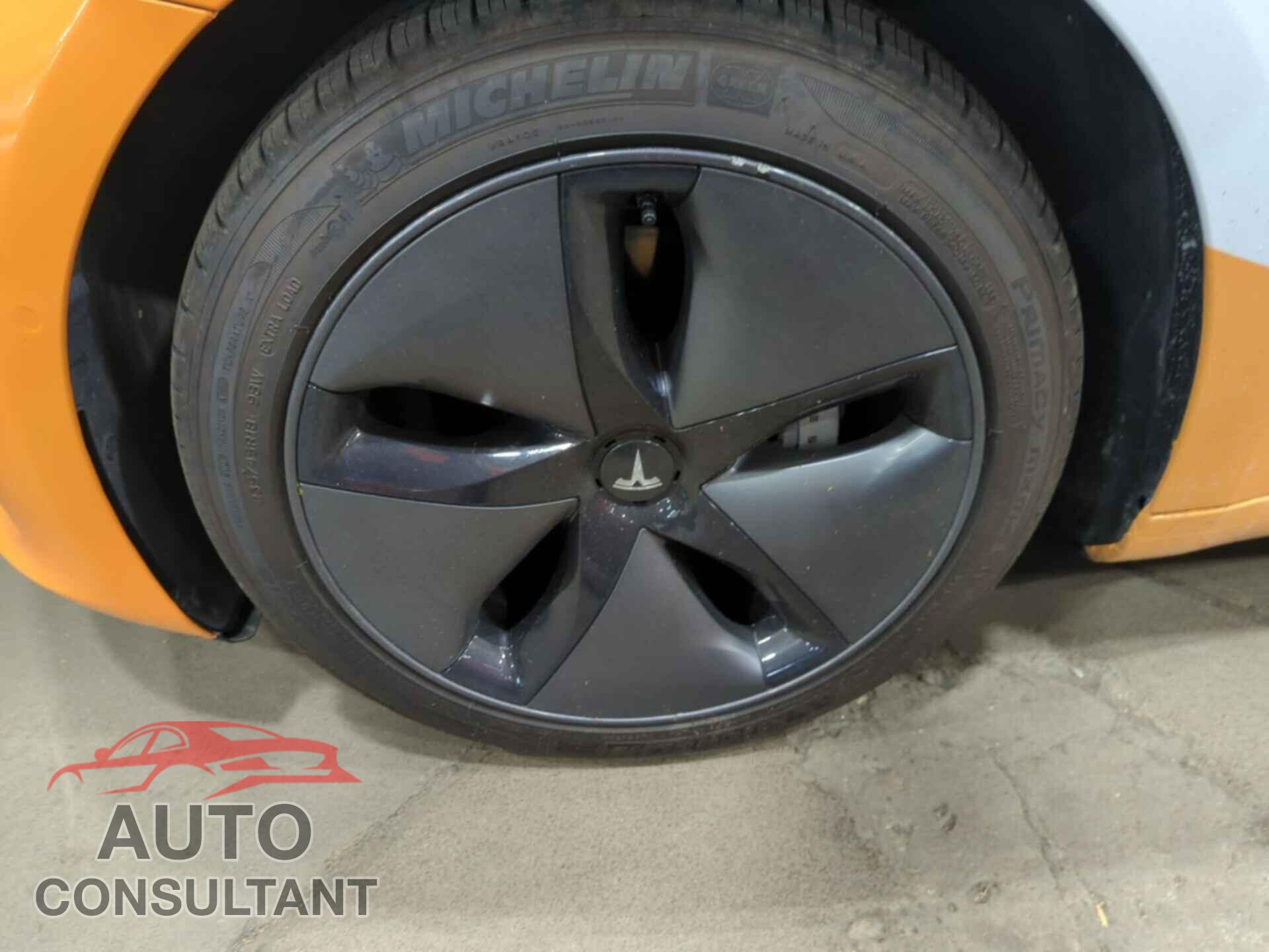 TESLA MODEL 3 2019 - 5YJ3E1EBXKF193423