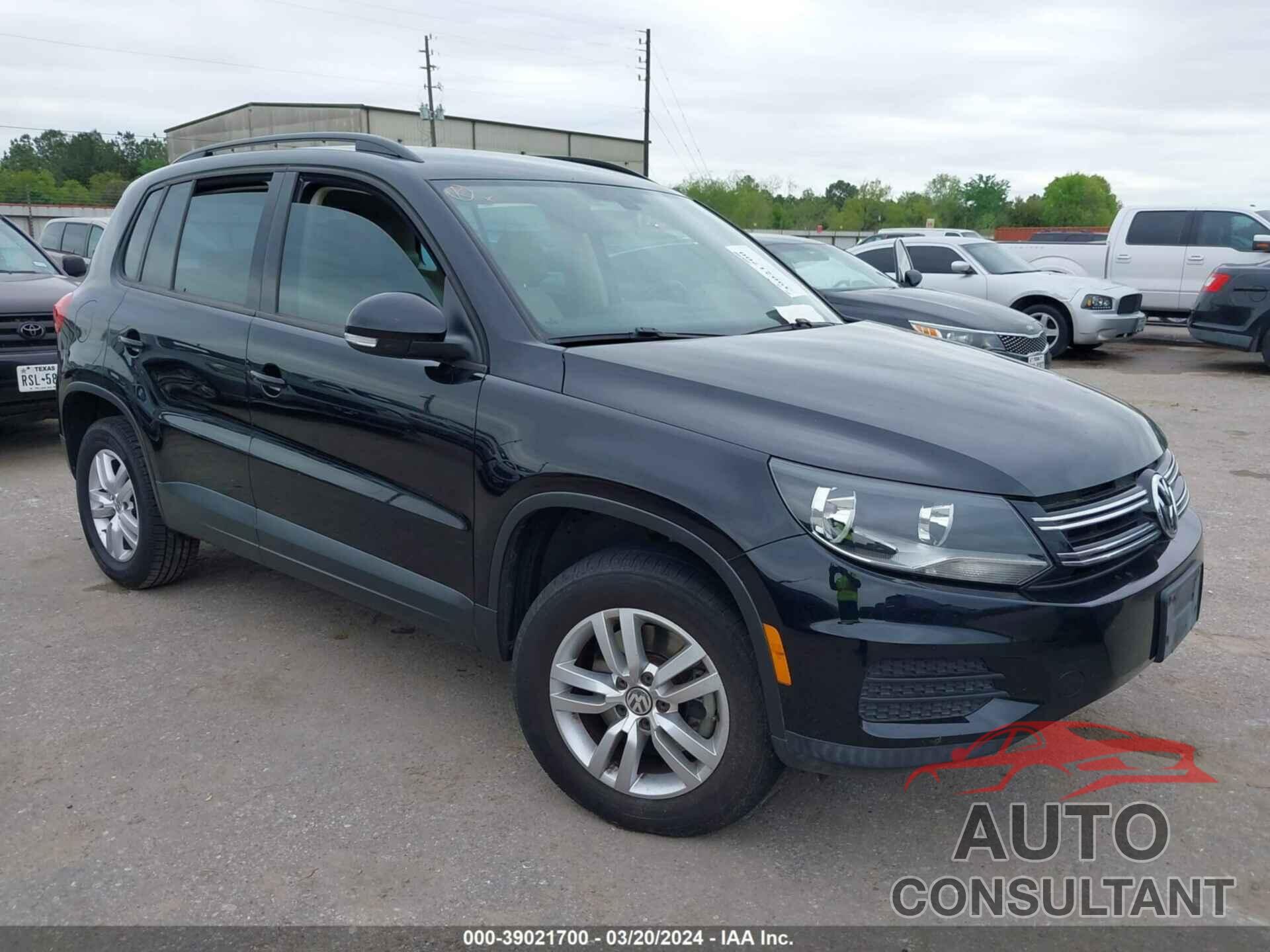 VOLKSWAGEN TIGUAN 2017 - WVGBV7AX4HK027972