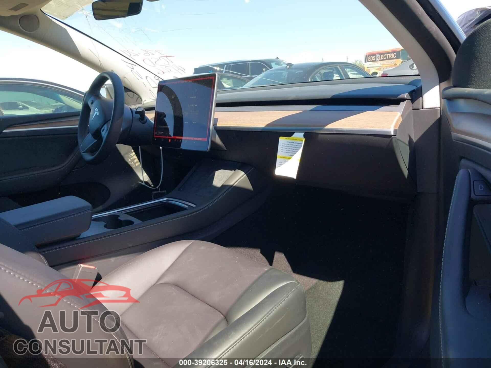 TESLA MODEL Y 2024 - 7SAYGAEE8RF981480