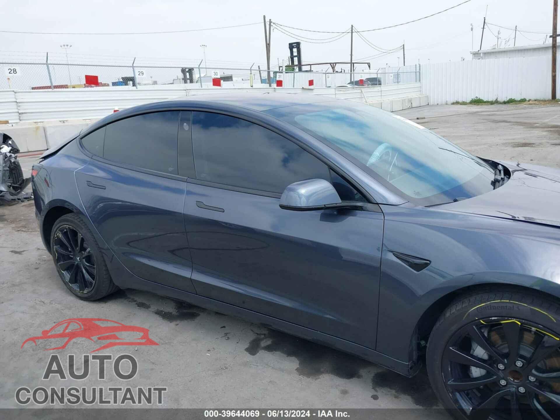 TESLA MODEL 3 2018 - 5YJ3E1EA0JF009533