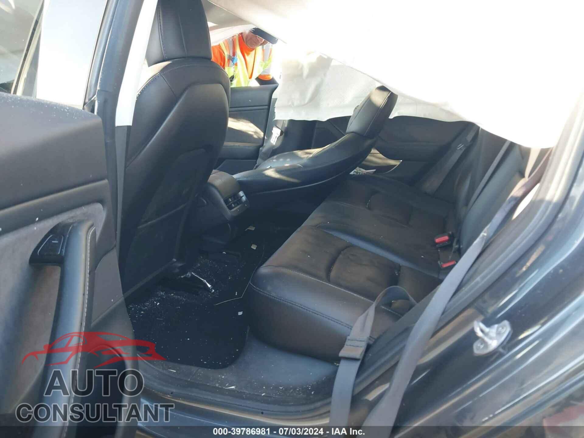 TESLA MODEL 3 2018 - 5YJ3E1EB2JF073761