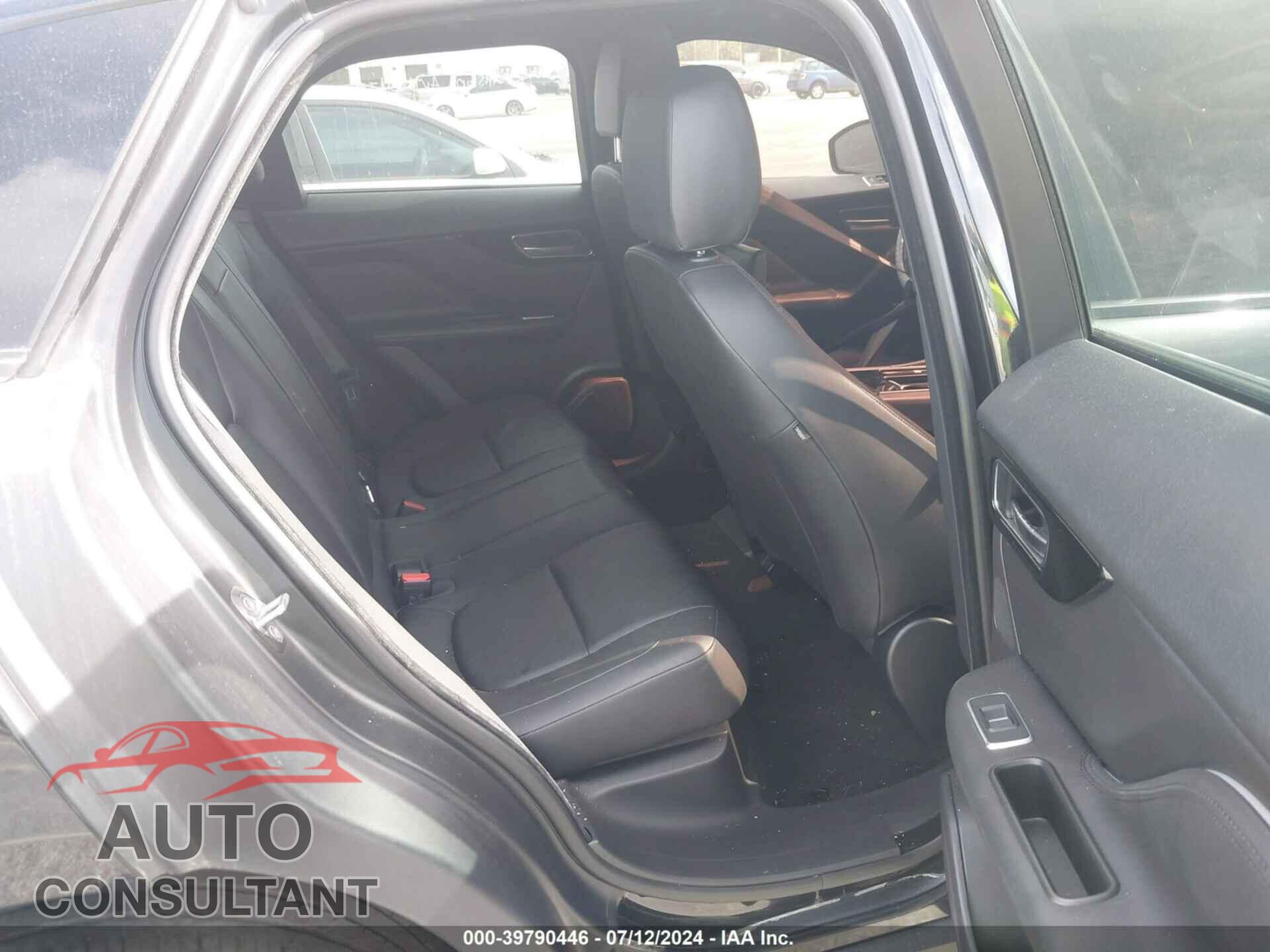 JAGUAR F-PACE 2018 - SADCJ2FX7JA274614