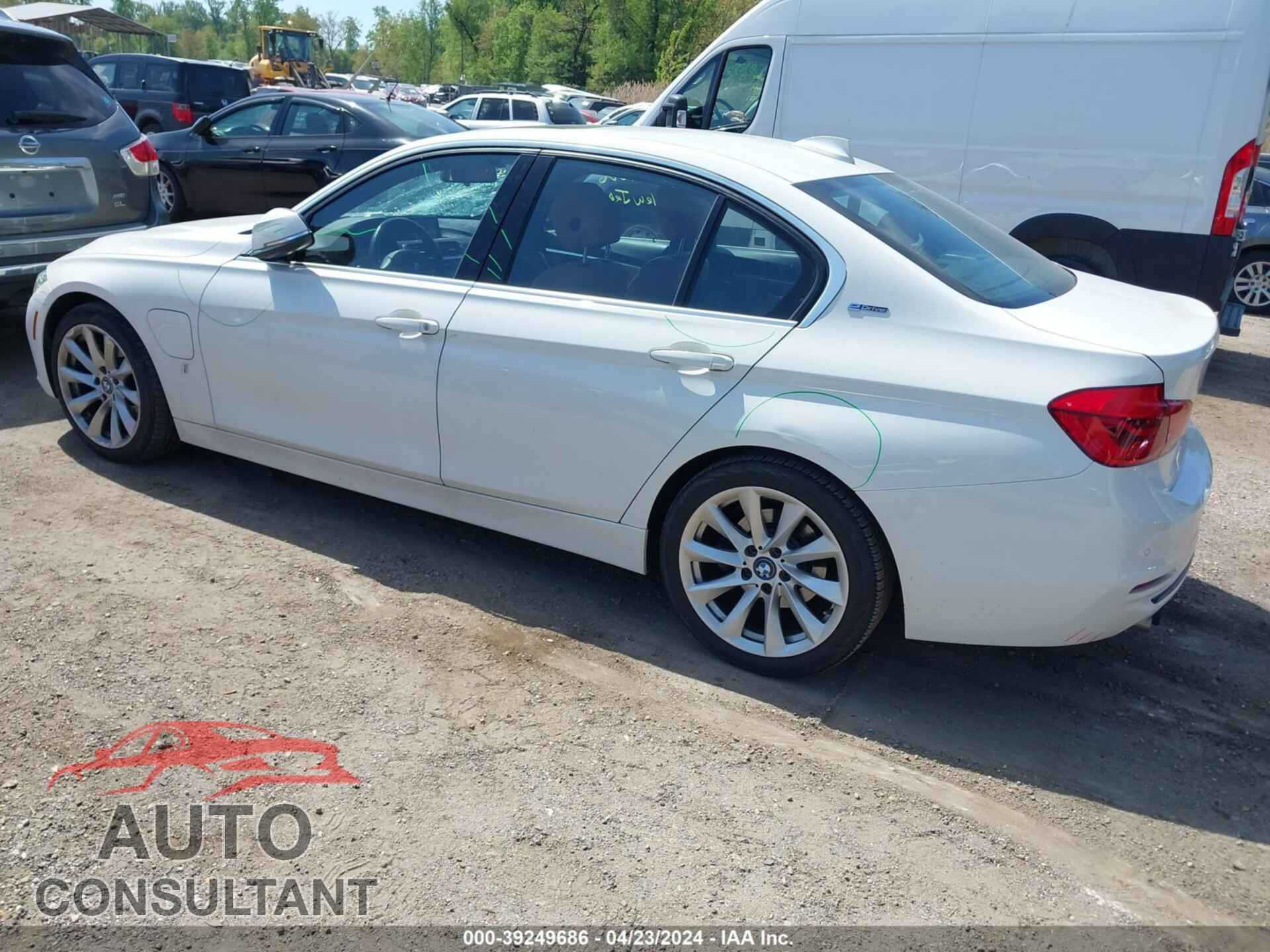 BMW 330E 2018 - WBA8E1C55JA756529