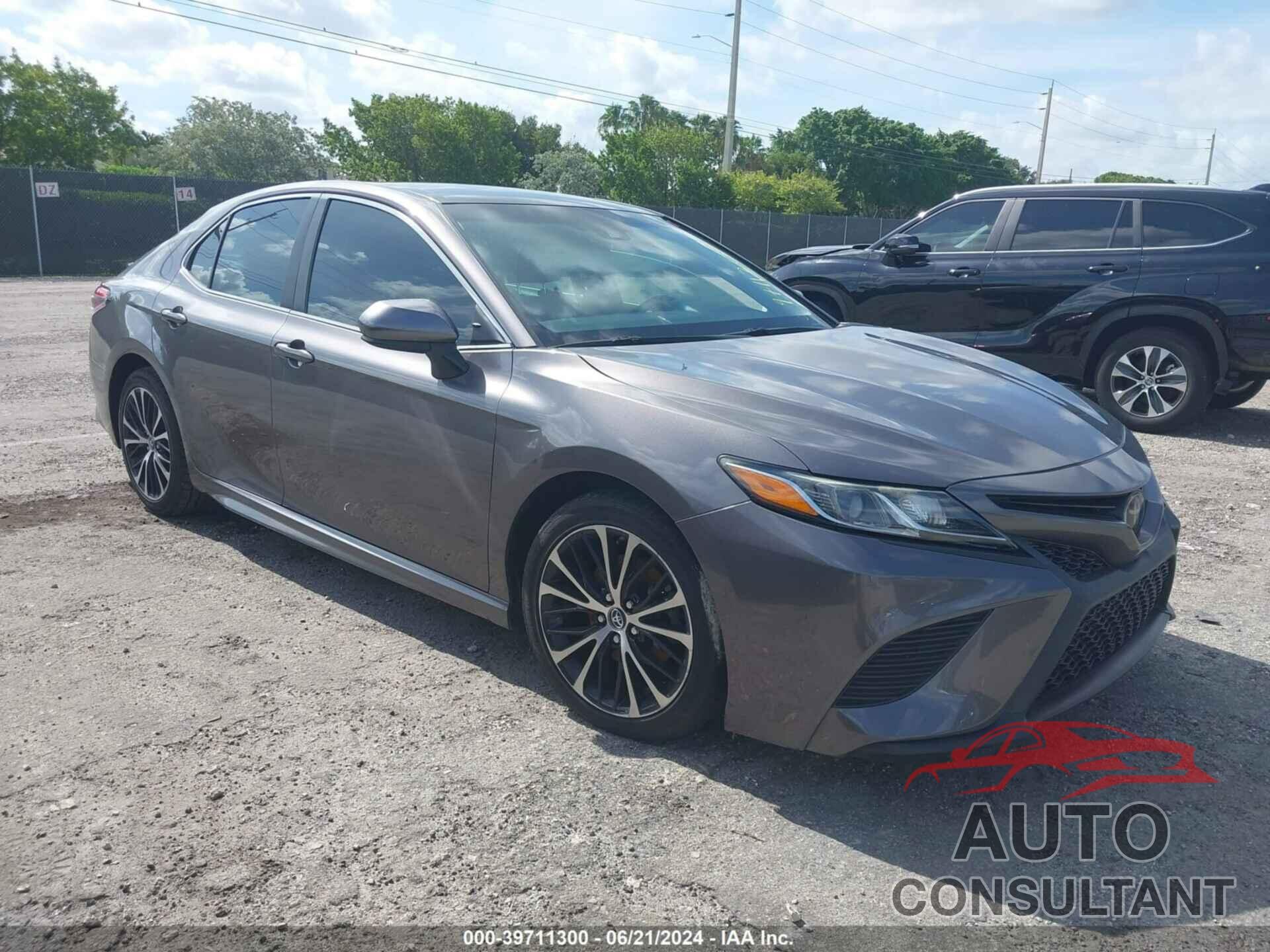 TOYOTA CAMRY 2018 - 4T1B11HK2JU101046