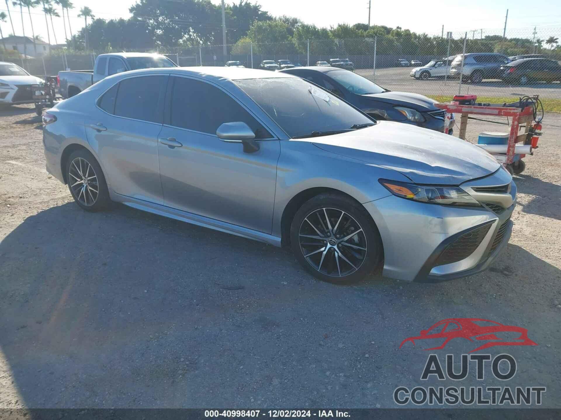 TOYOTA CAMRY 2022 - 4T1G11AK8NU700846