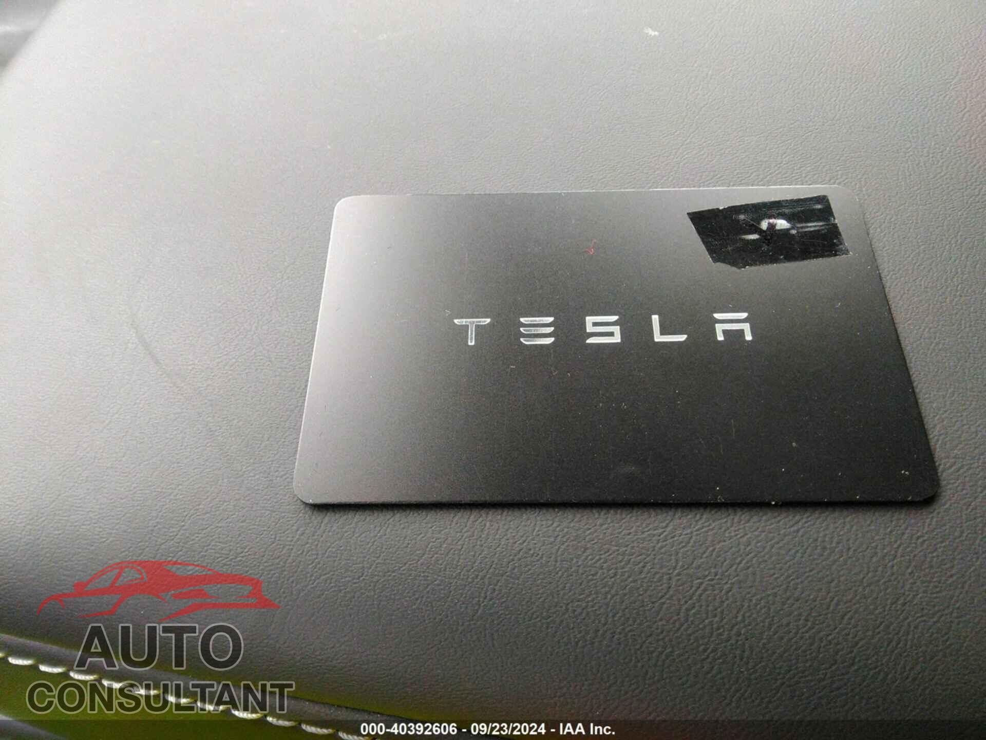 TESLA MODEL Y 2024 - 7SAYGDEE5RA274514