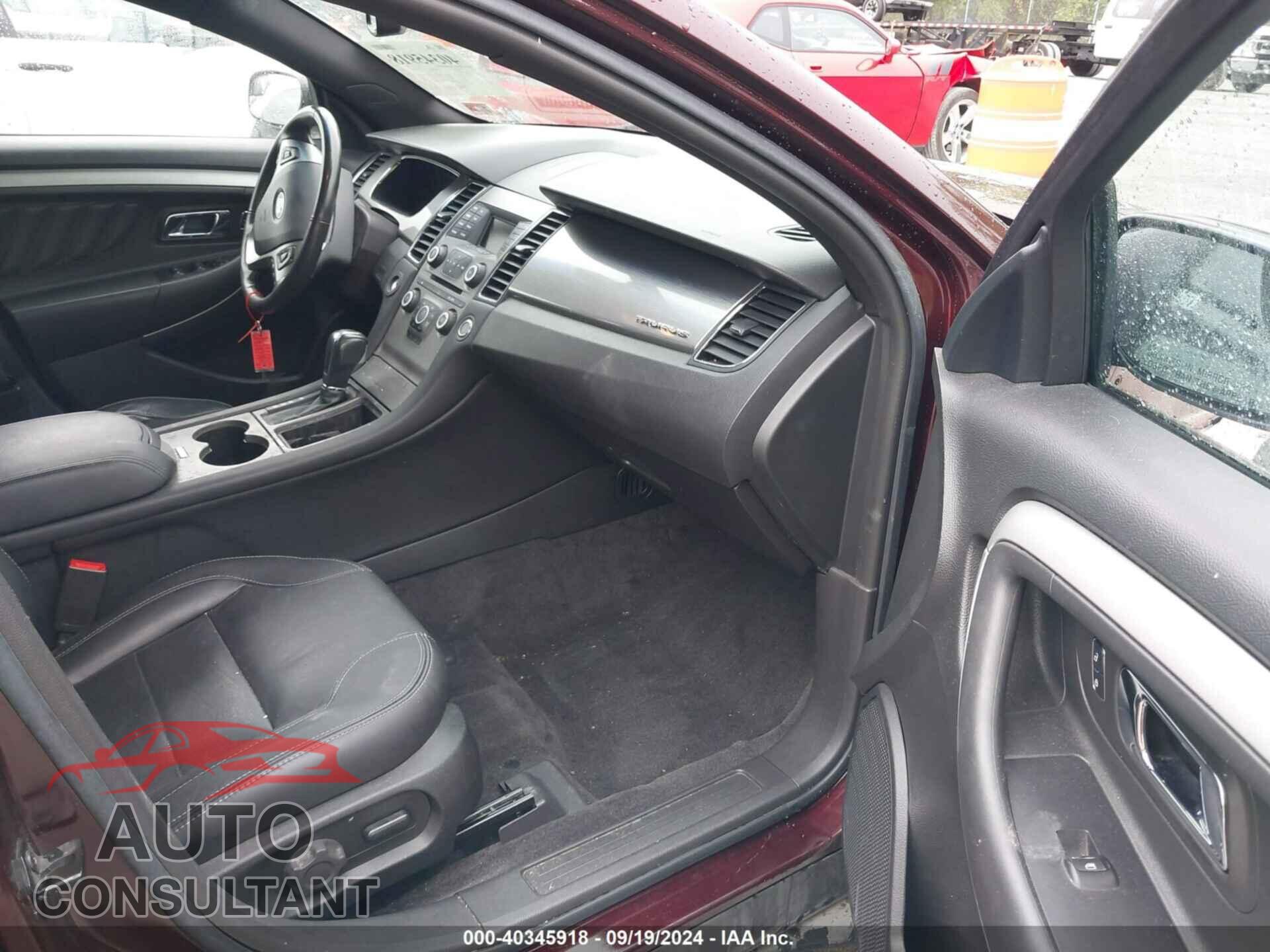 FORD TAURUS 2018 - 1FAHP2E85JG115393