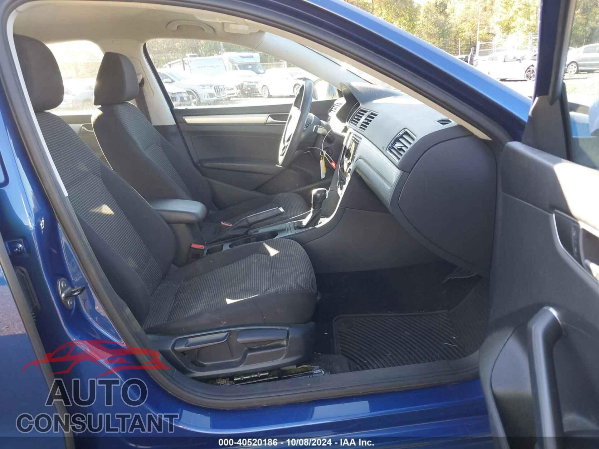 VOLKSWAGEN PASSAT 2017 - 1VWAT7A35HC067391