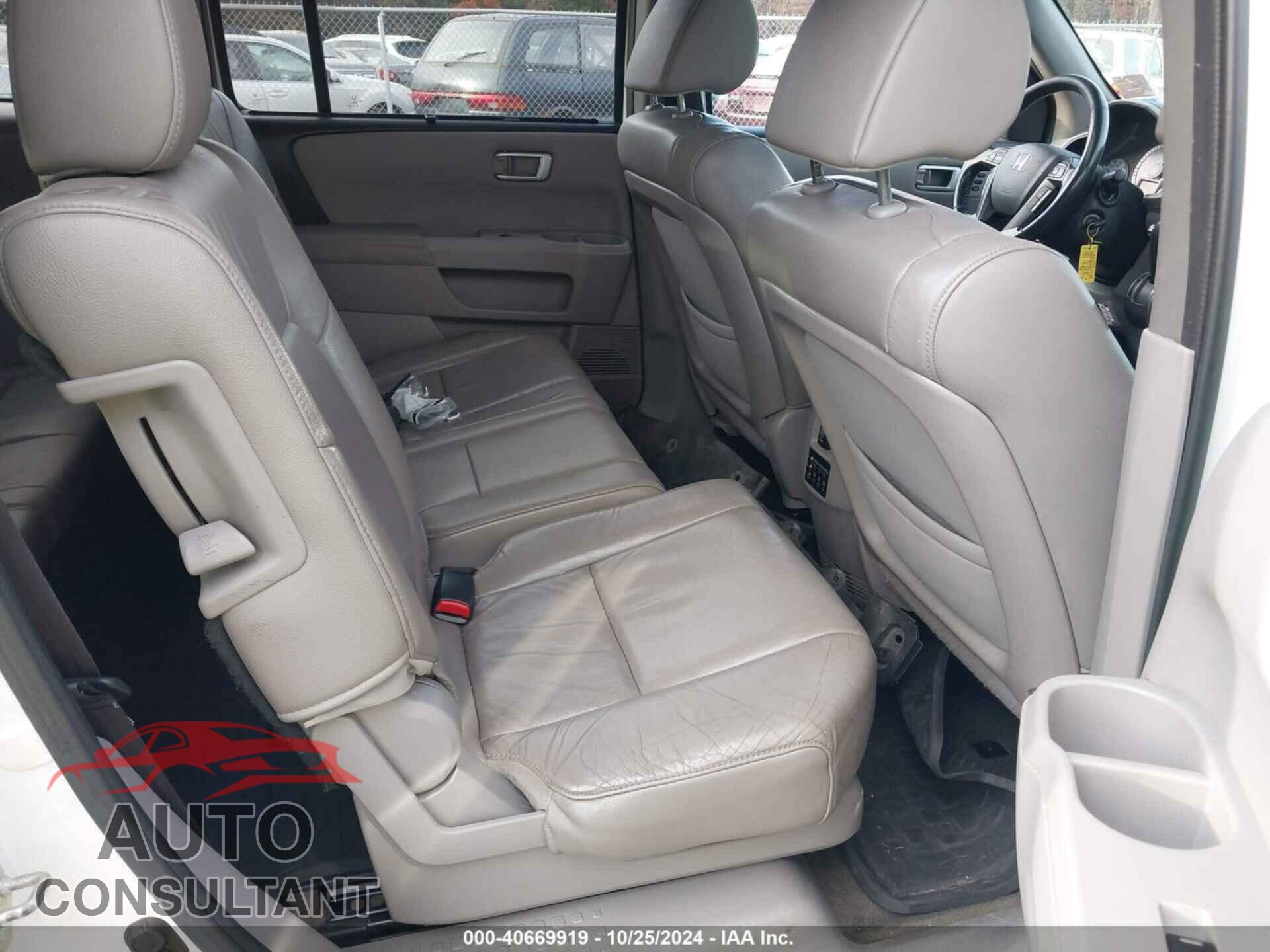HONDA PILOT 2015 - 5FNYF4H97FB038587