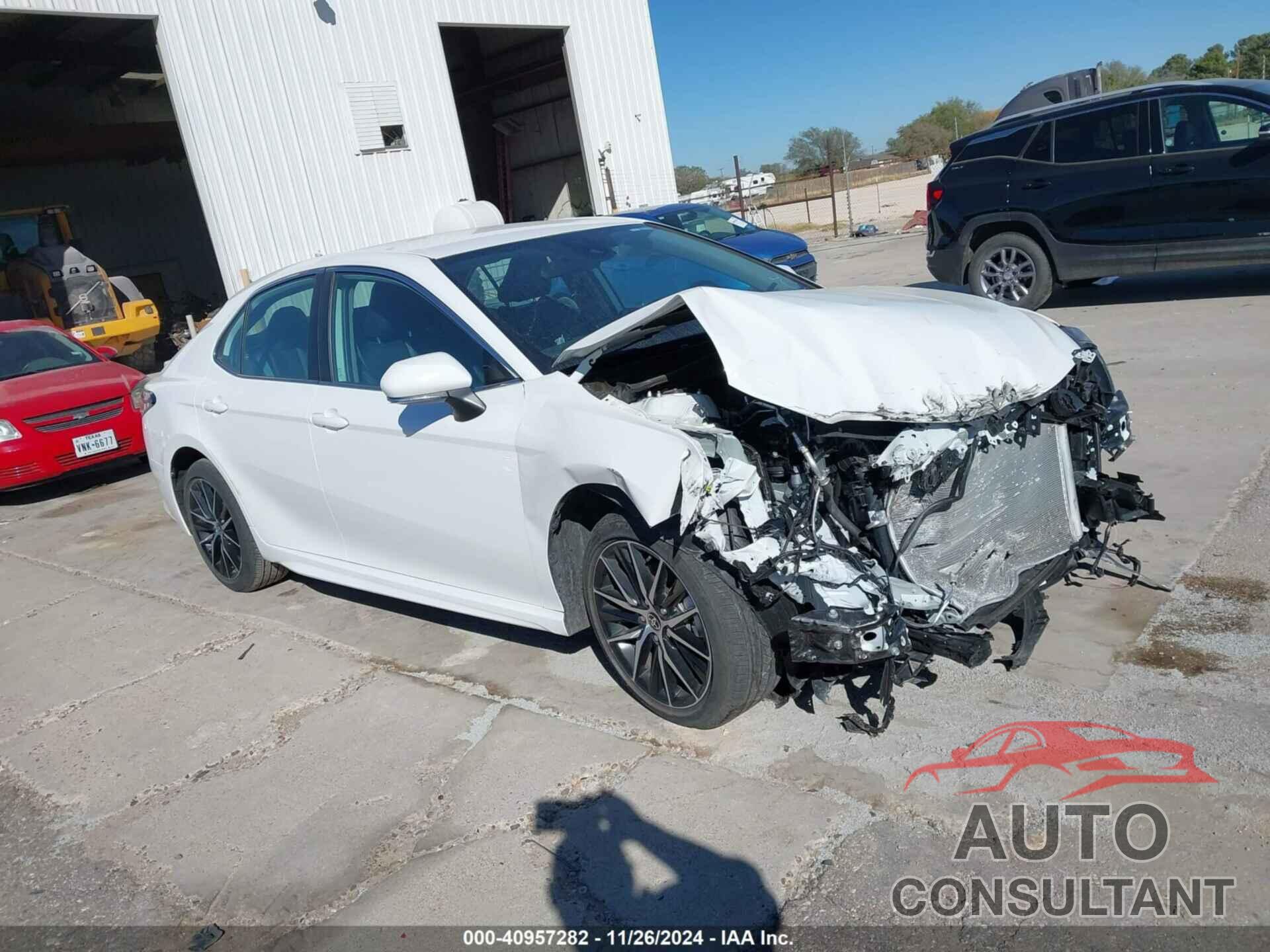 TOYOTA CAMRY 2024 - 4T1C11AK2RU221536