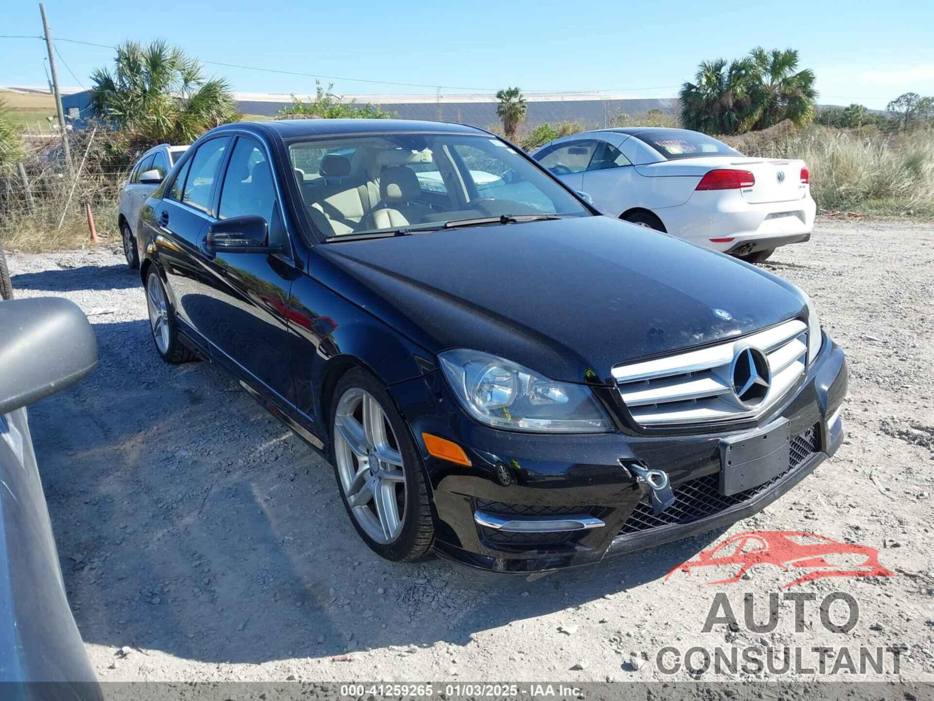MERCEDES-BENZ C 300 2013 - WDDGF8AB0DR249885
