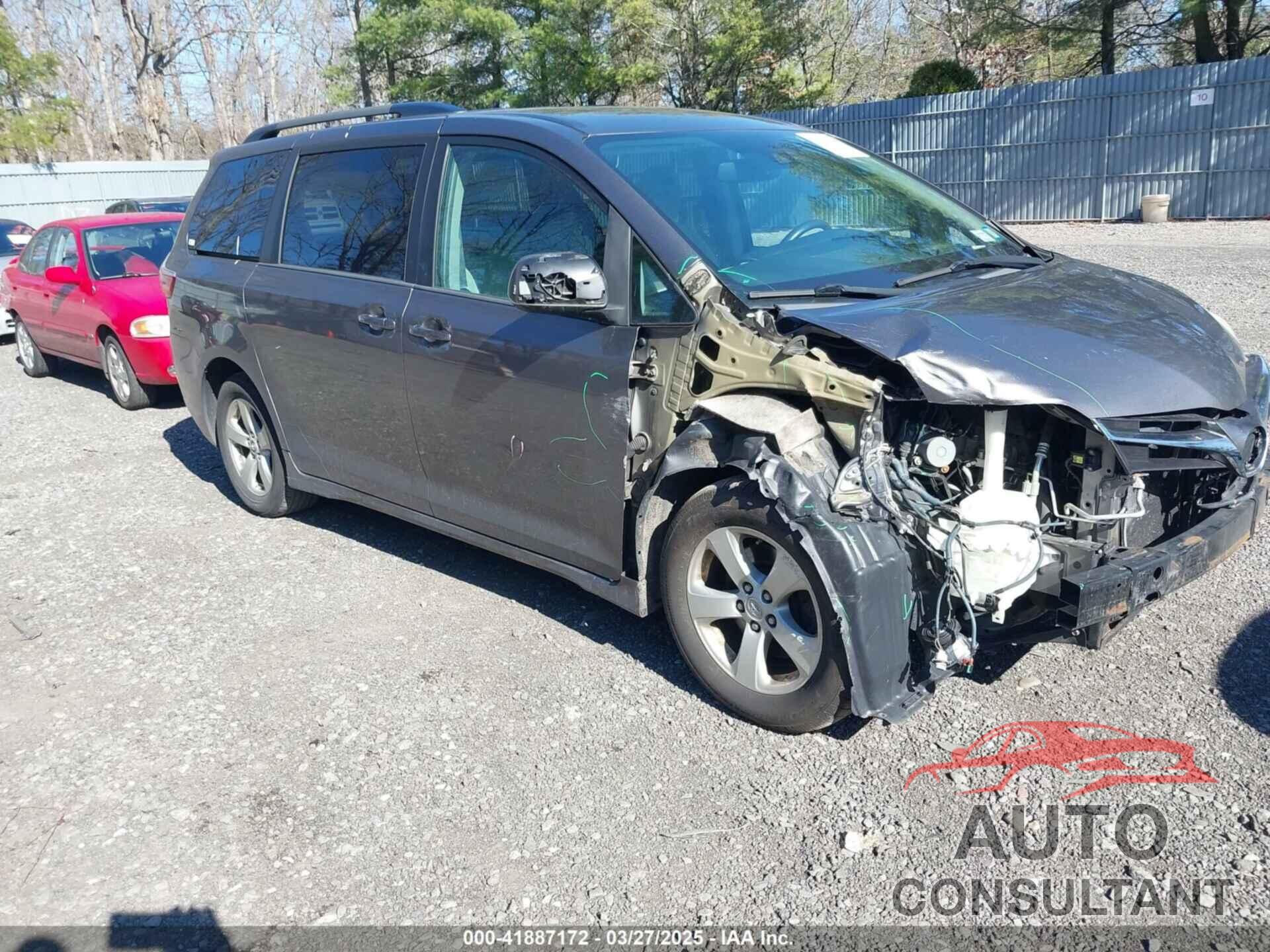 TOYOTA SIENNA 2018 - 5TDKZ3DC4JS925755
