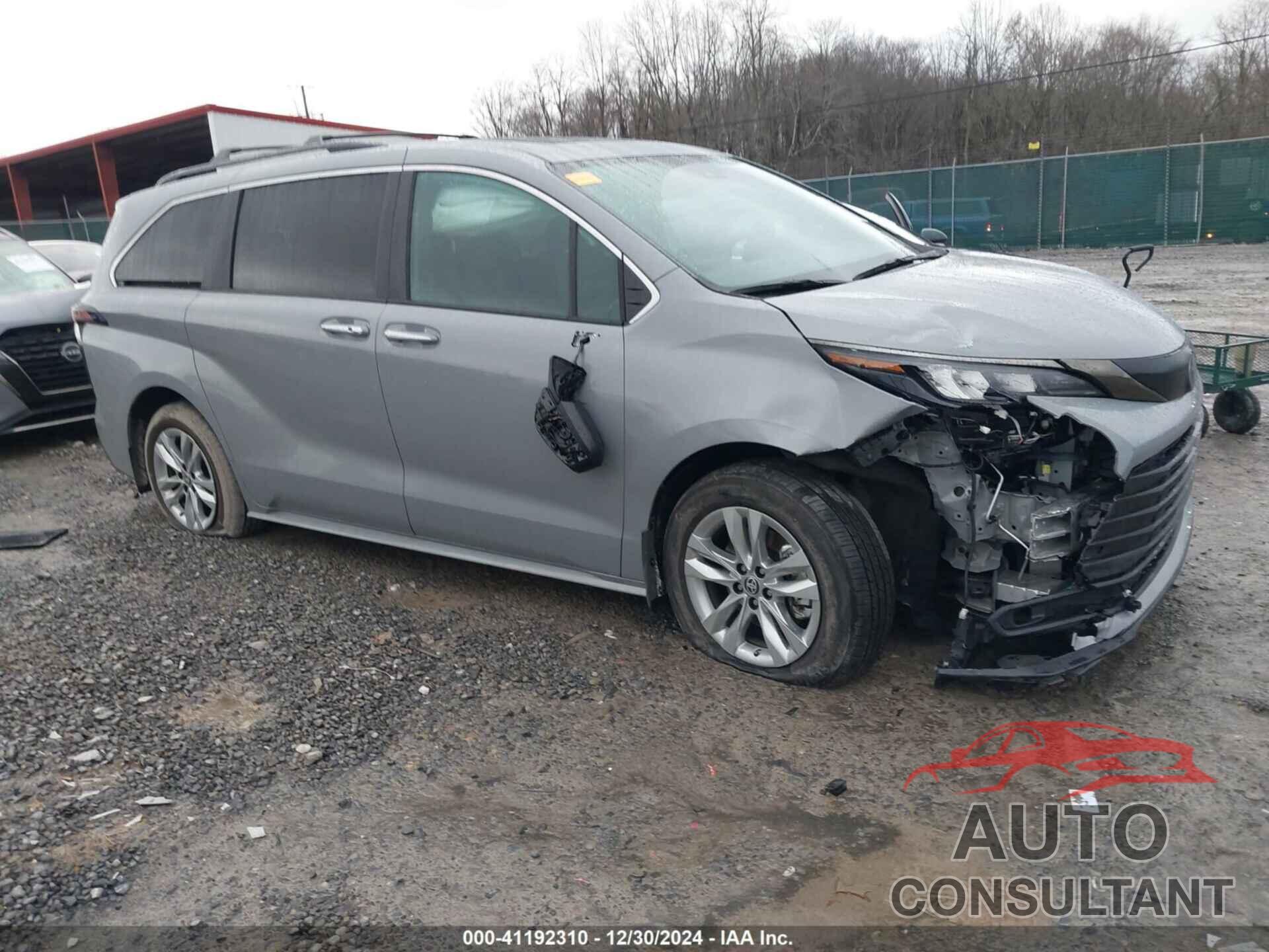 TOYOTA SIENNA 2023 - 5TDCSKFC4PS105894