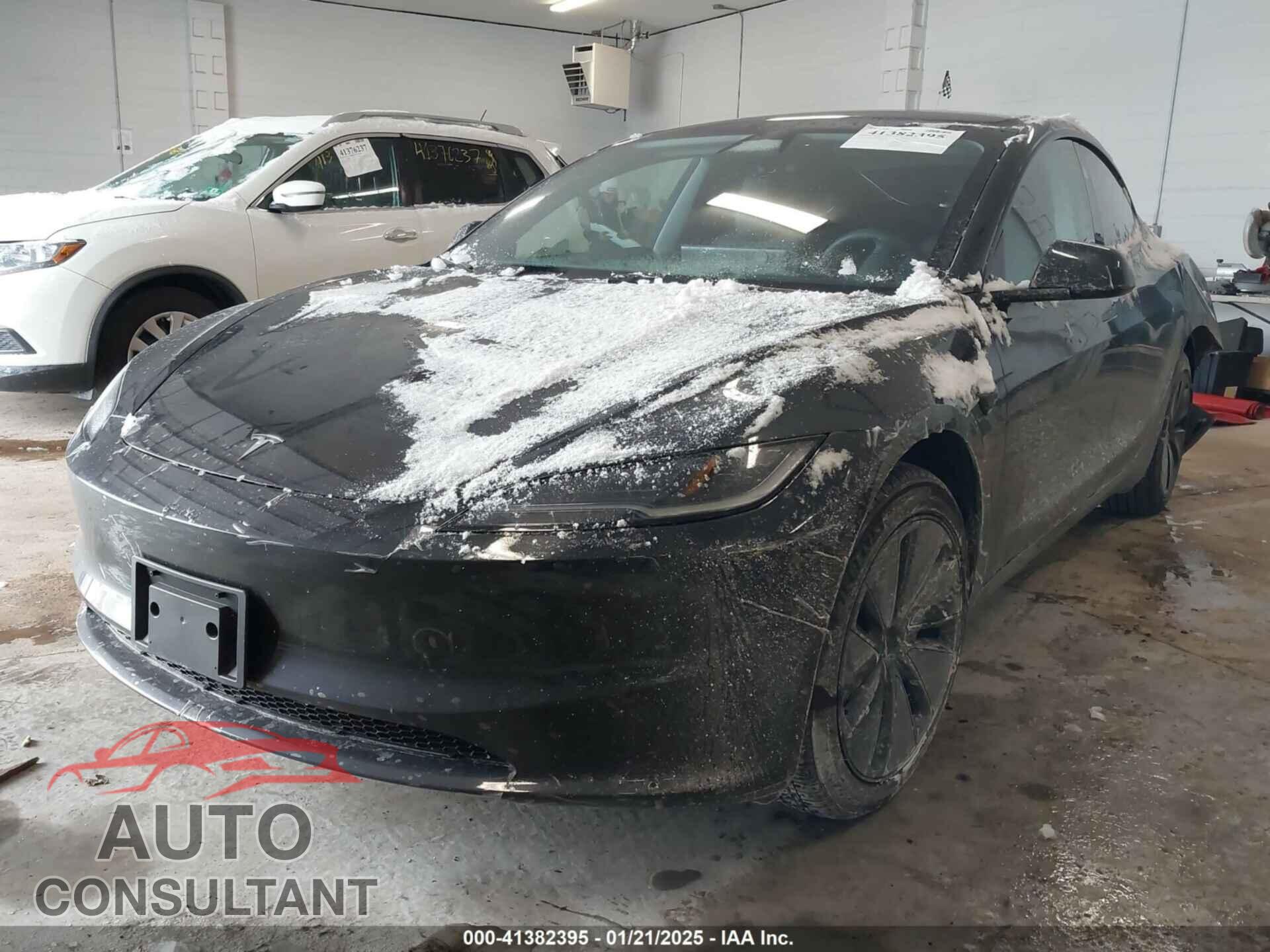 TESLA MODEL 3 2024 - 5YJ3E1EA5RF826010