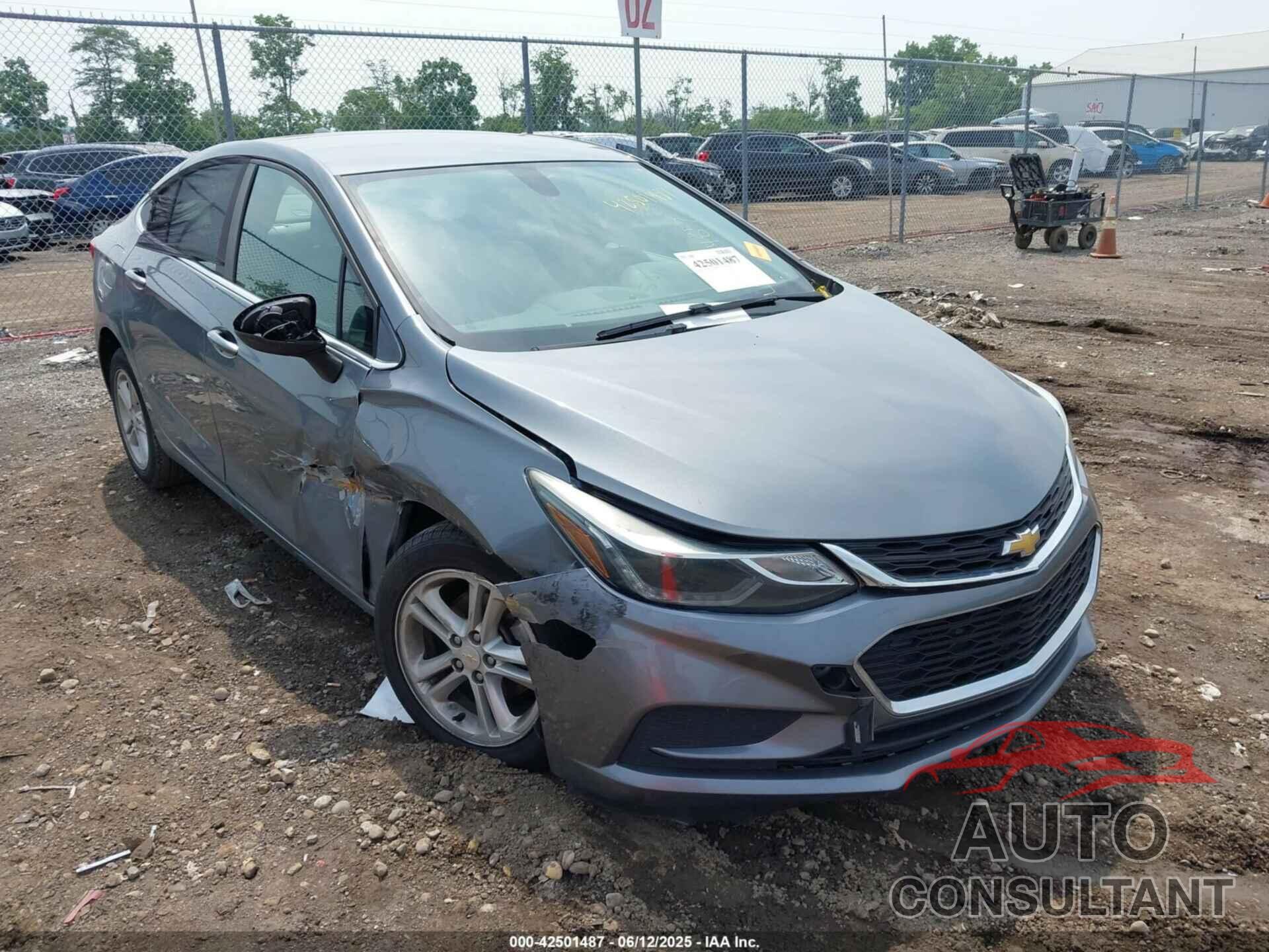 CHEVROLET CRUZE 2018 - 1G1BE5SM1J7154130