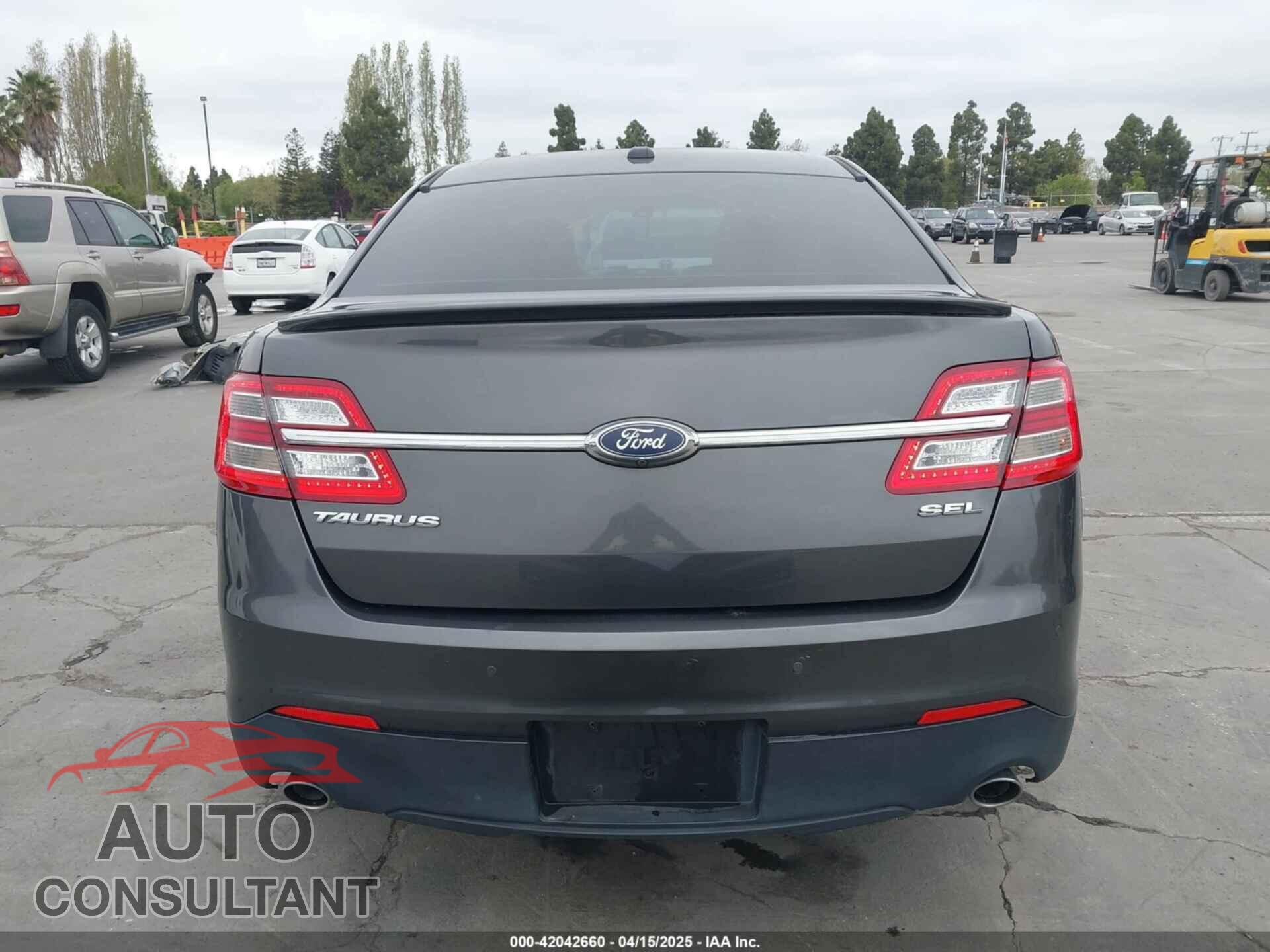 FORD TAURUS 2017 - 1FAHP2E83HG117296