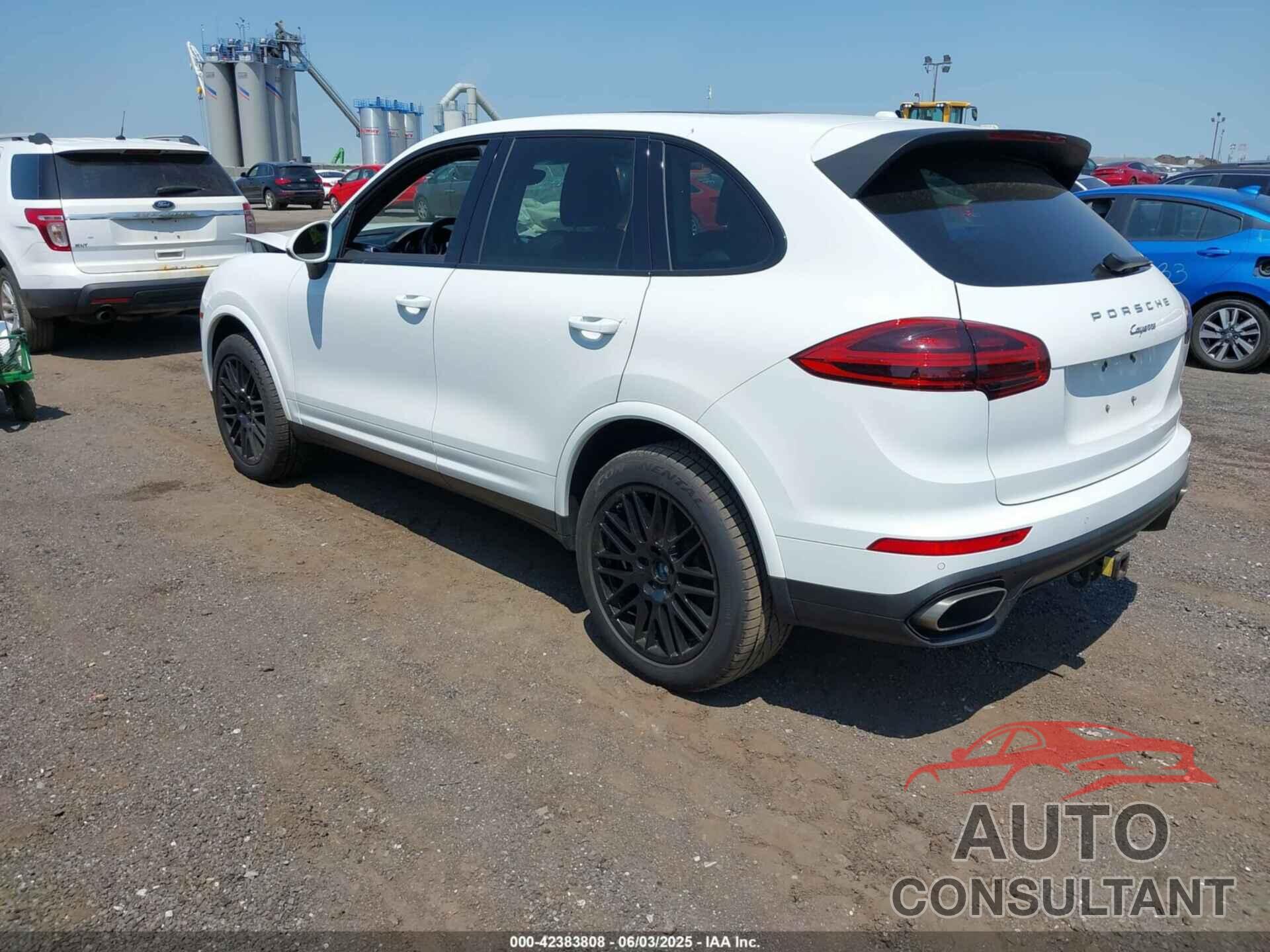 PORSCHE CAYENNE 2018 - WP1AA2A28JKA02807
