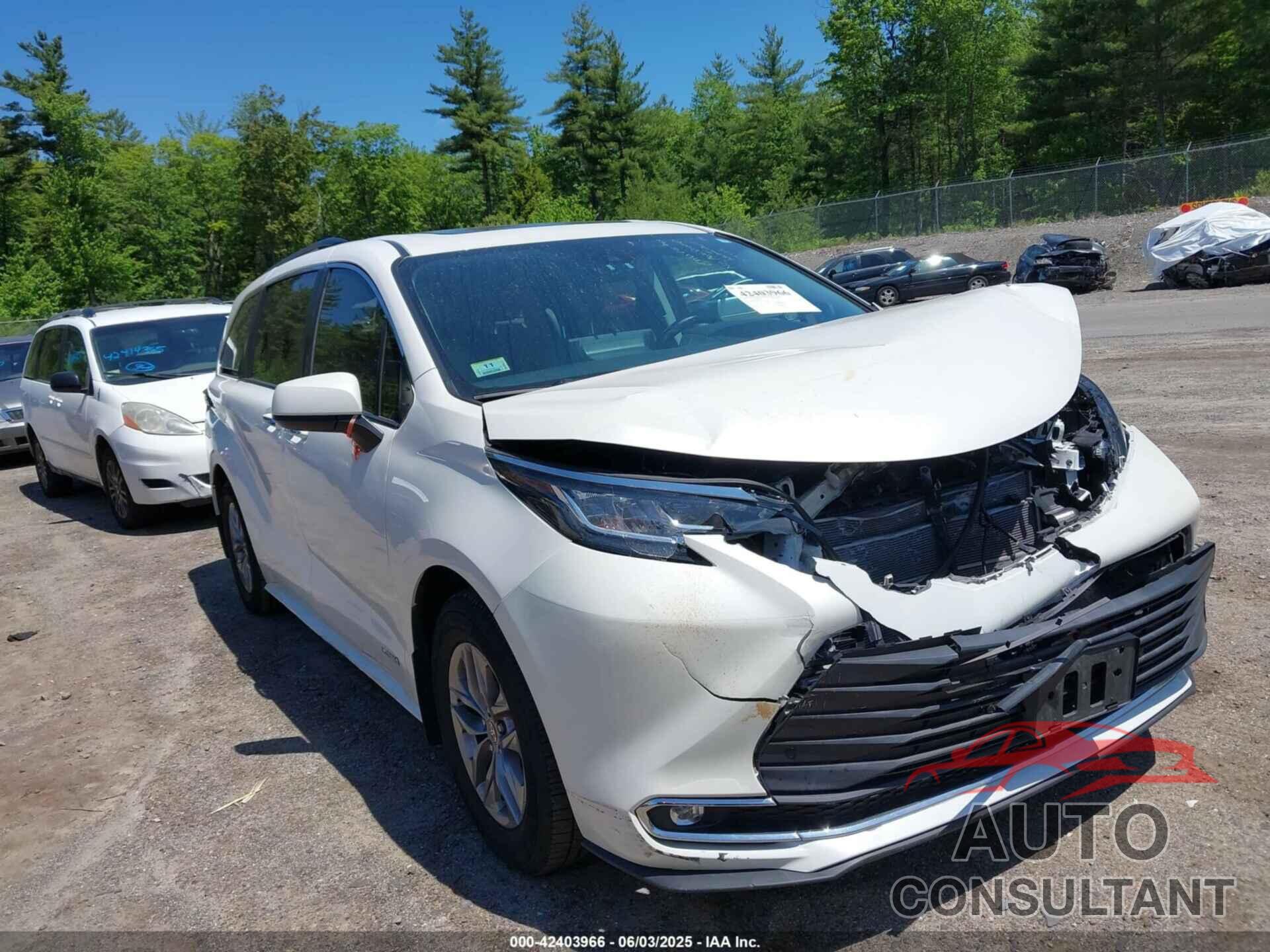 TOYOTA SIENNA 2021 - 5TDJRKEC3MS032422