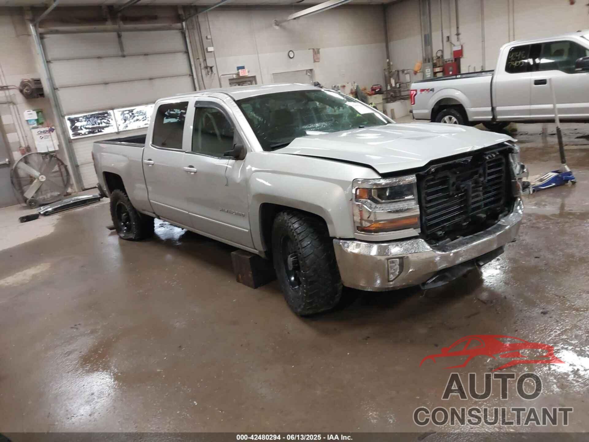 CHEVROLET SILVERADO 1500 2017 - 1GCUKREC1HF132194