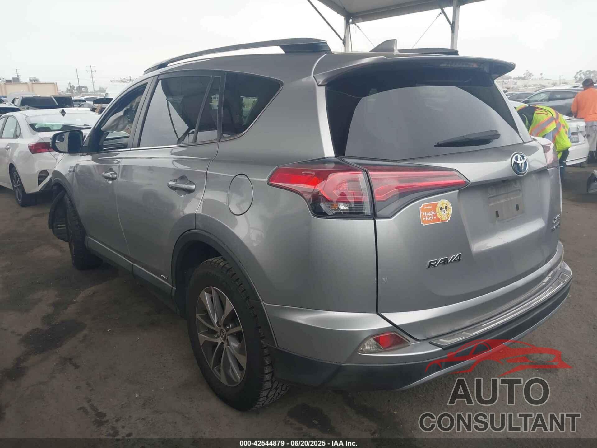 TOYOTA RAV4 HYBRID 2017 - JTMRJREV4HD147293