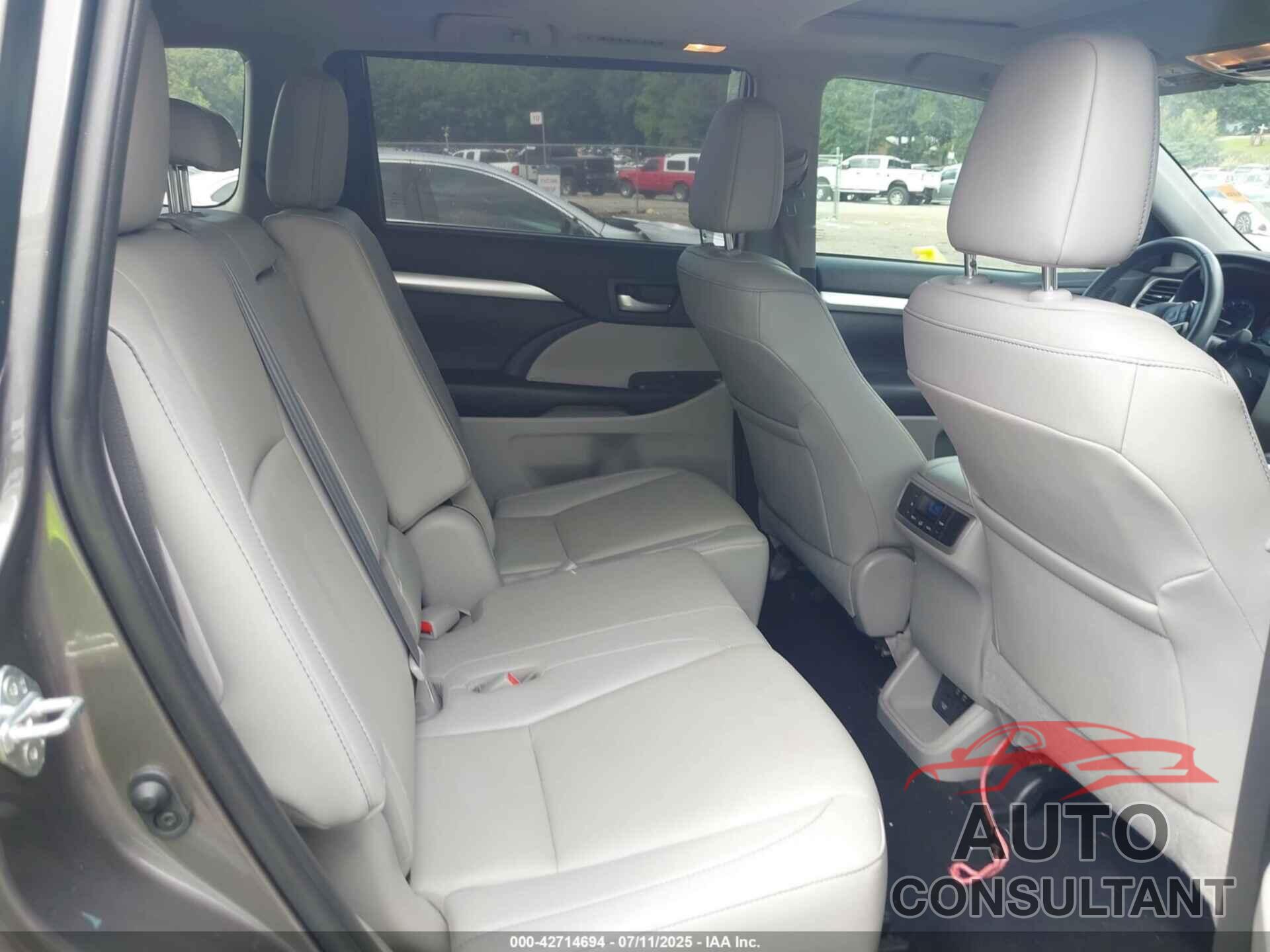 TOYOTA HIGHLANDER 2019 - 5TDKZRFH7KS318956