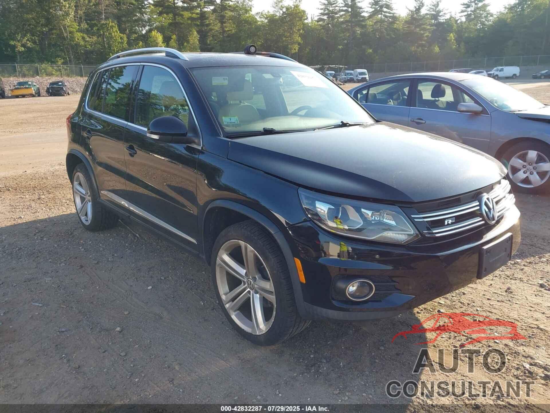 VOLKSWAGEN TIGUAN 2015 - WVGBV7AX4FW057897
