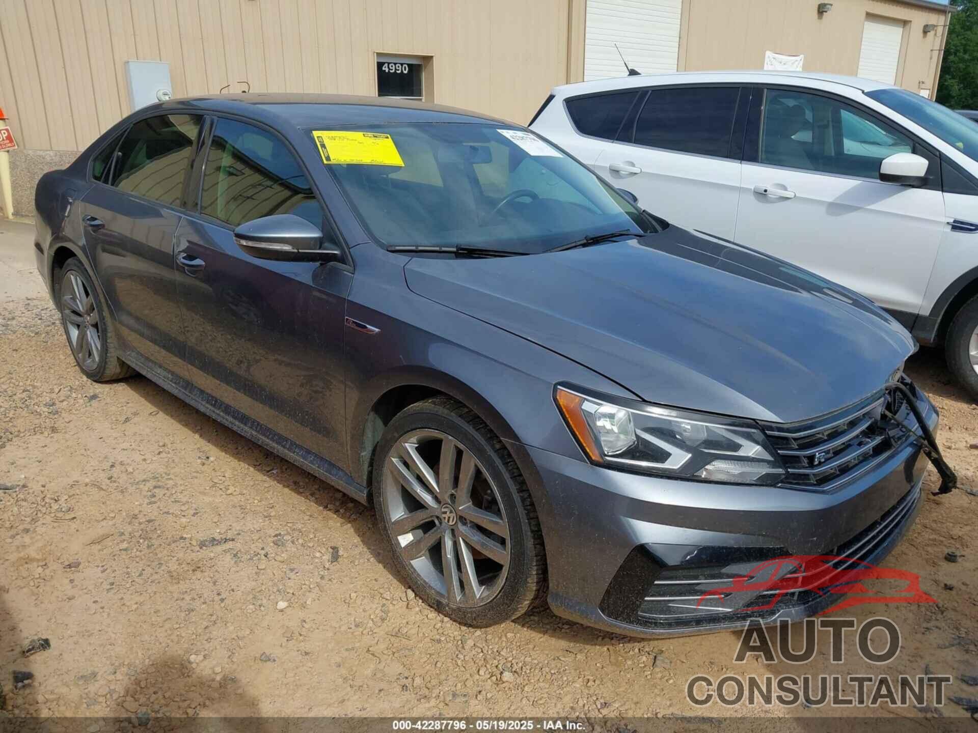 VOLKSWAGEN PASSAT 2018 - 1VWAA7A31JC025005