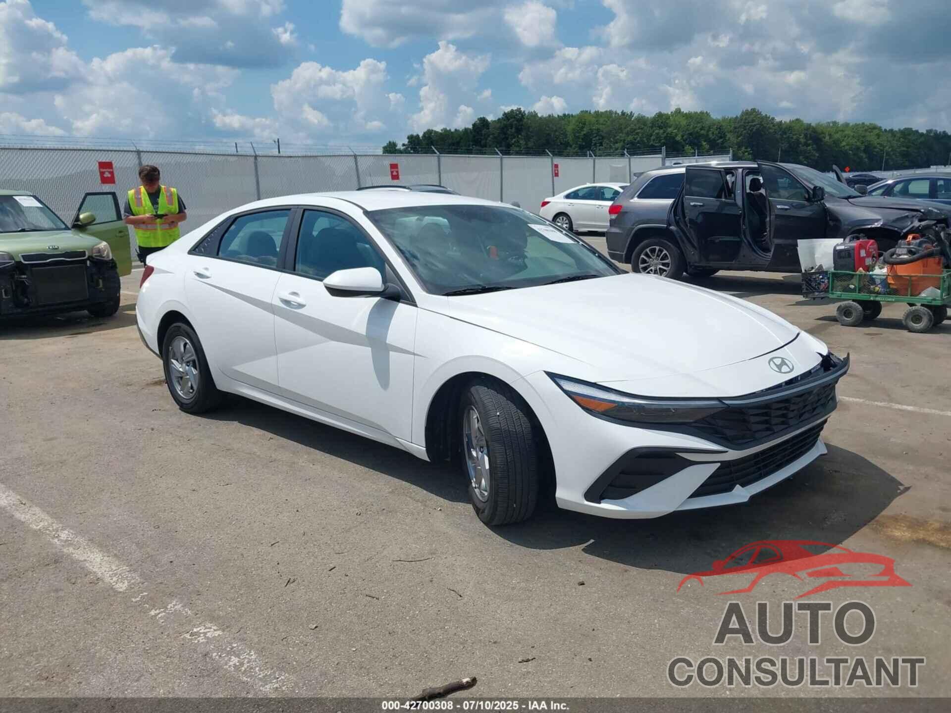 HYUNDAI ELANTRA 2024 - KMHLL4DG1RU685663