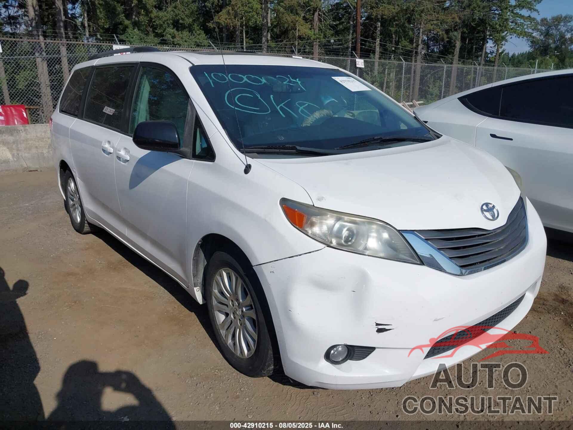 TOYOTA SIENNA 2011 - 5TDYK3DC2BS040521