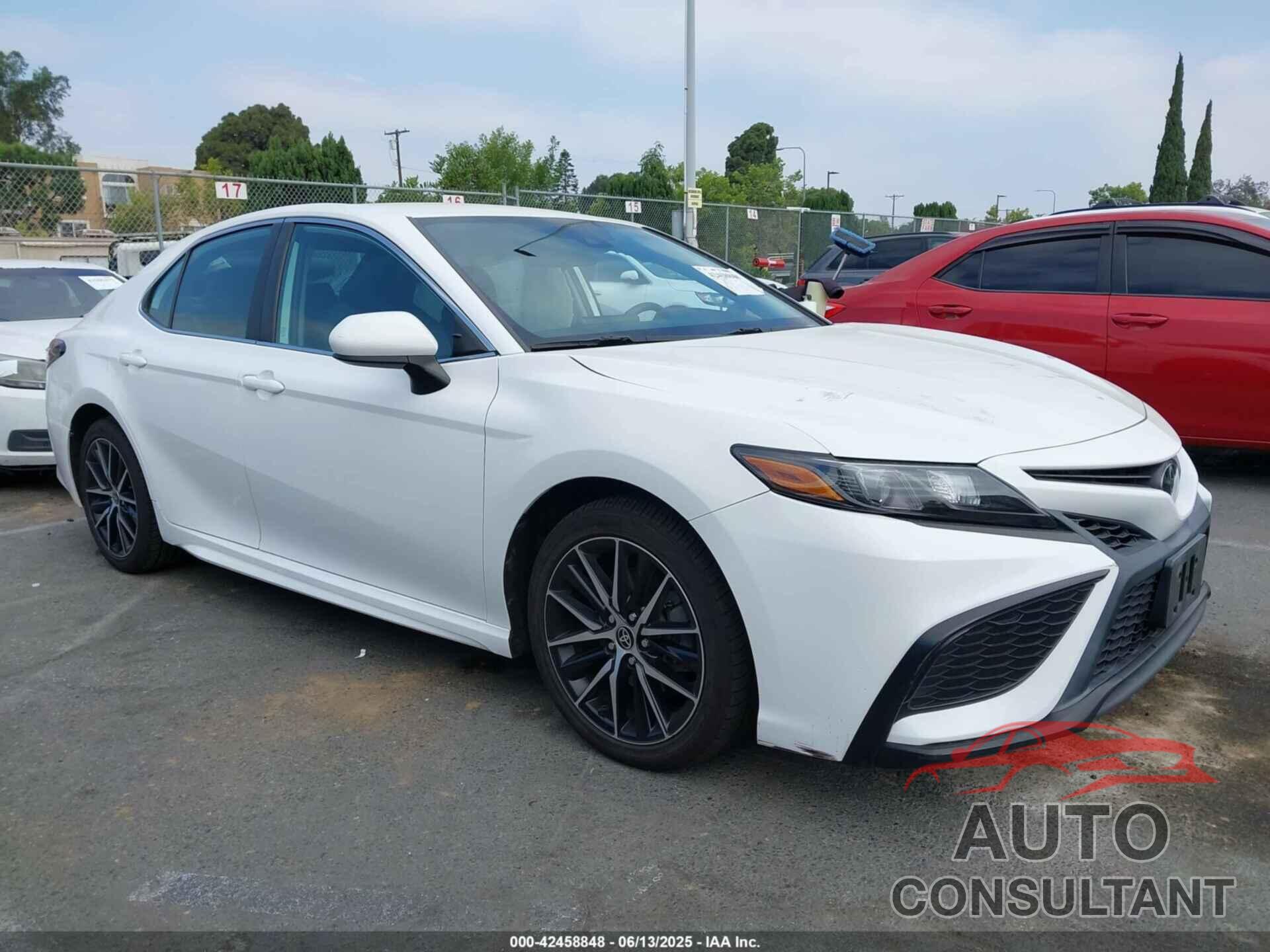 TOYOTA CAMRY 2021 - 4T1G11AK3MU561319