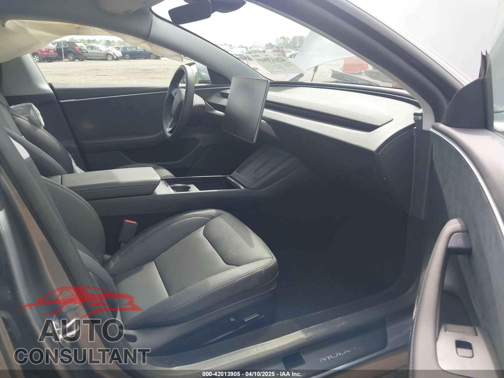 TESLA MODEL 3 2024 - 5YJ3E1EB8RF846549