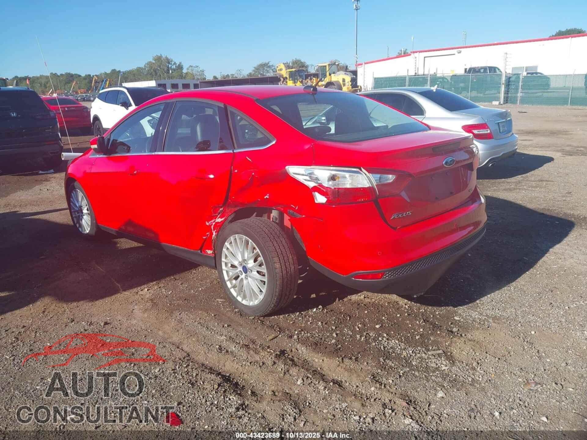 FORD FOCUS 2012 - 1FAHP3H26CL432624