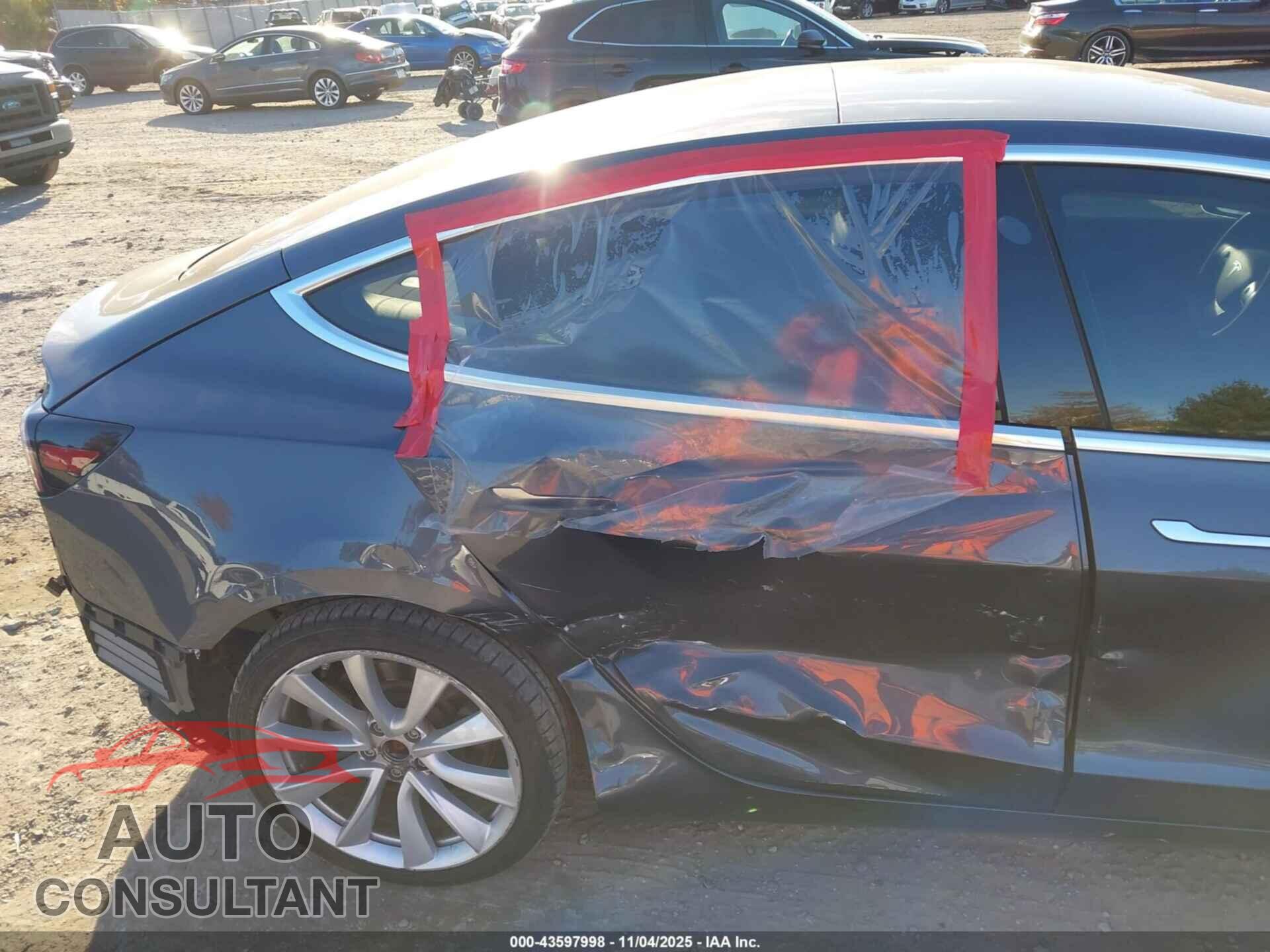 TESLA MODEL 3 2018 - 5YJ3E1EA7JF042433
