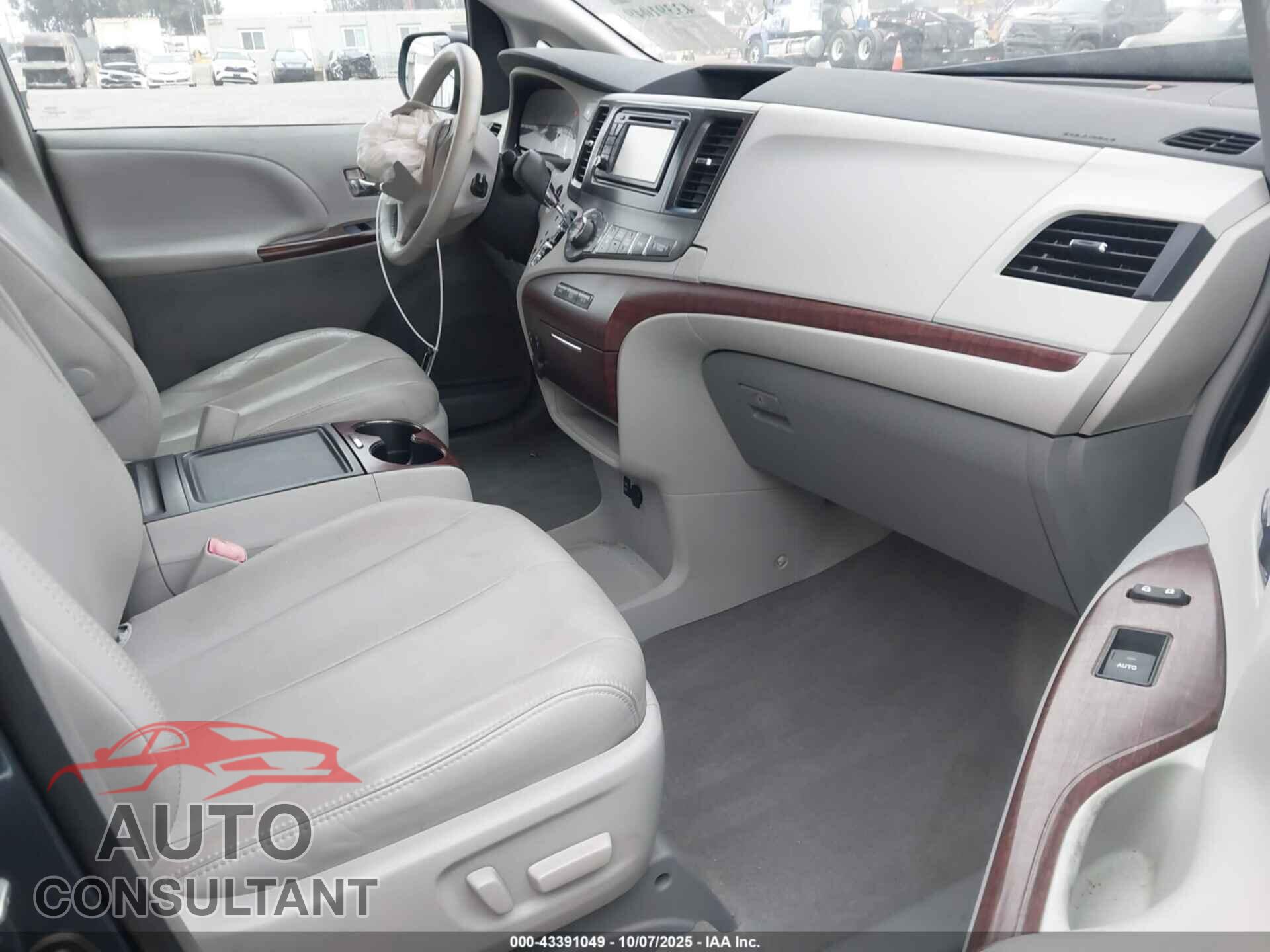 TOYOTA SIENNA 2013 - 5TDYK3DC8DS364236